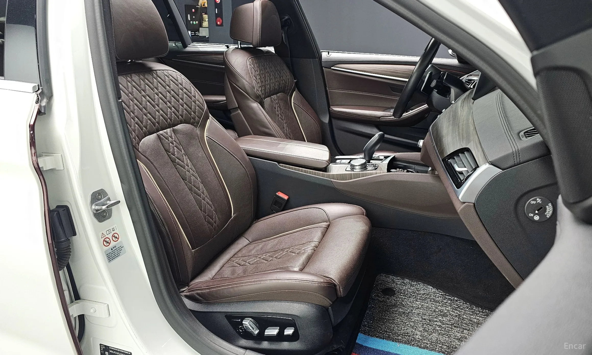 BMW 5 Series (G30) превью 10