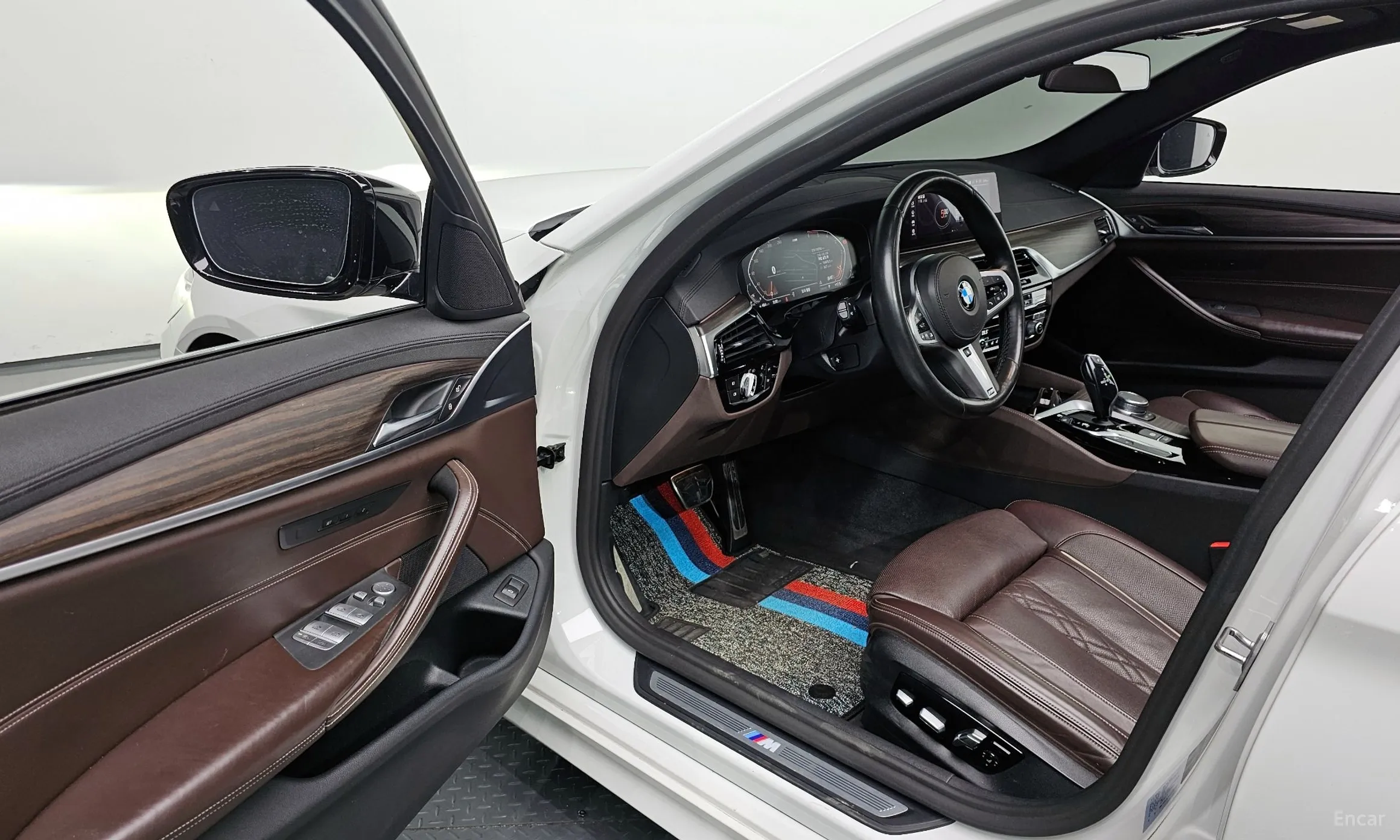 BMW 5 Series (G30) превью 11