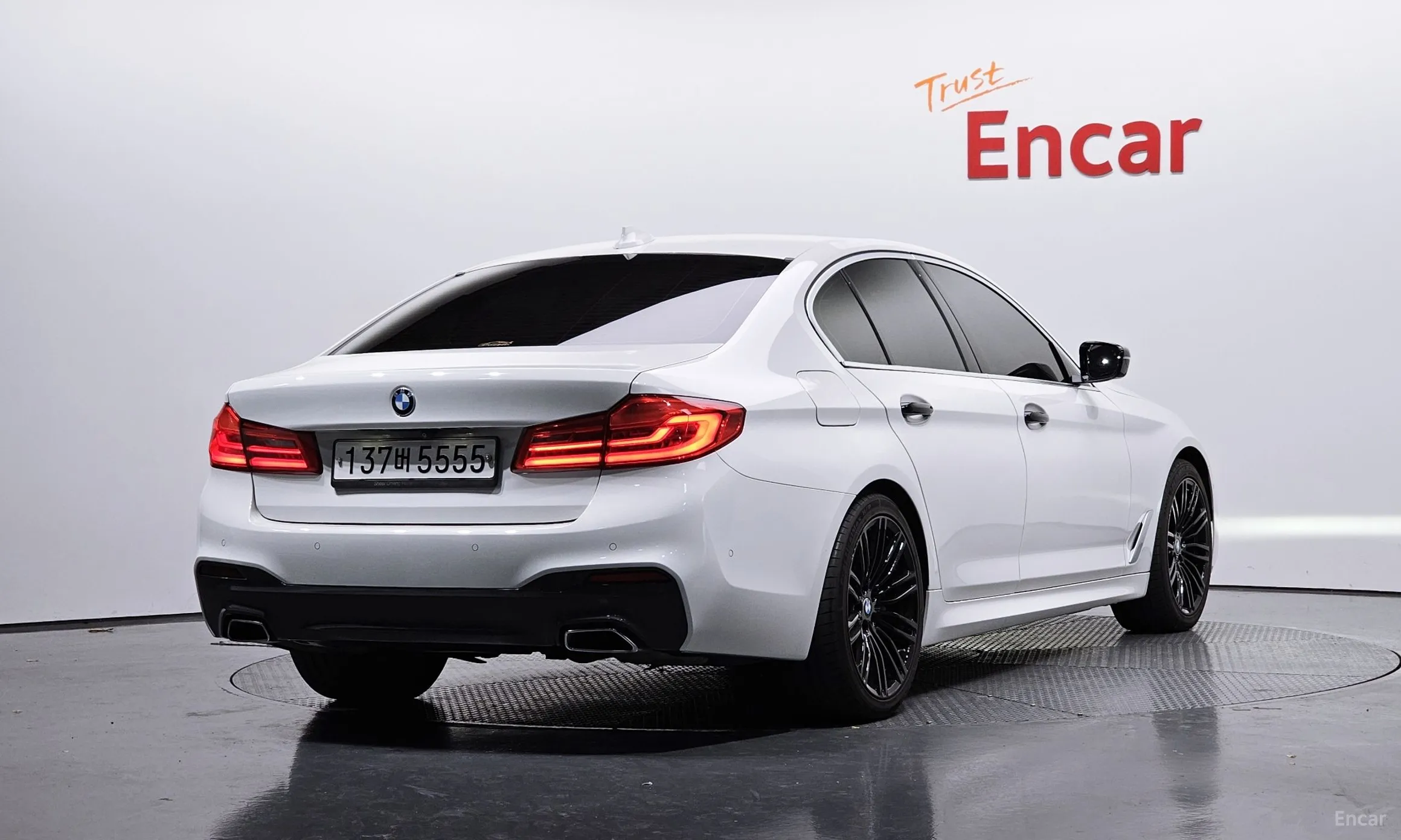 BMW 5 Series (G30) превью 2