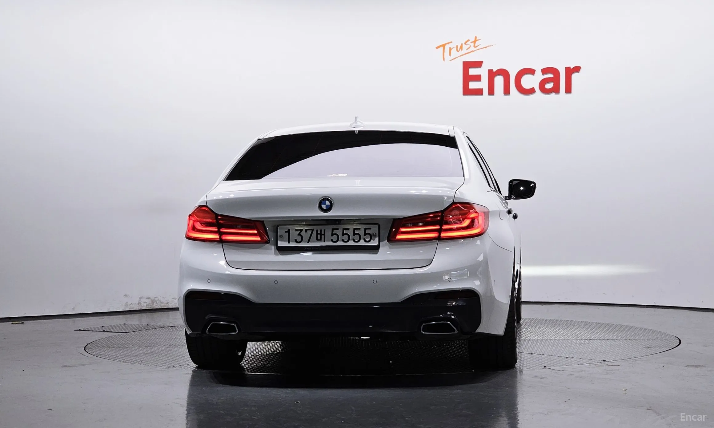 BMW 5 Series (G30) превью 4