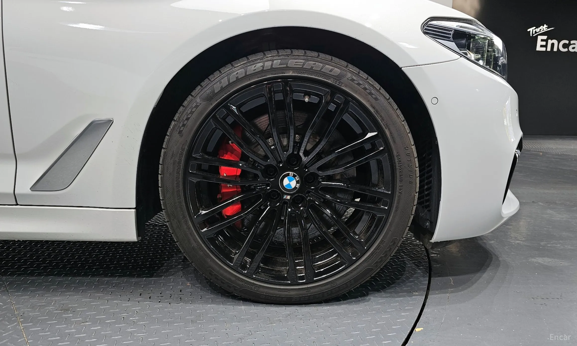 BMW 5 Series (G30) превью 5