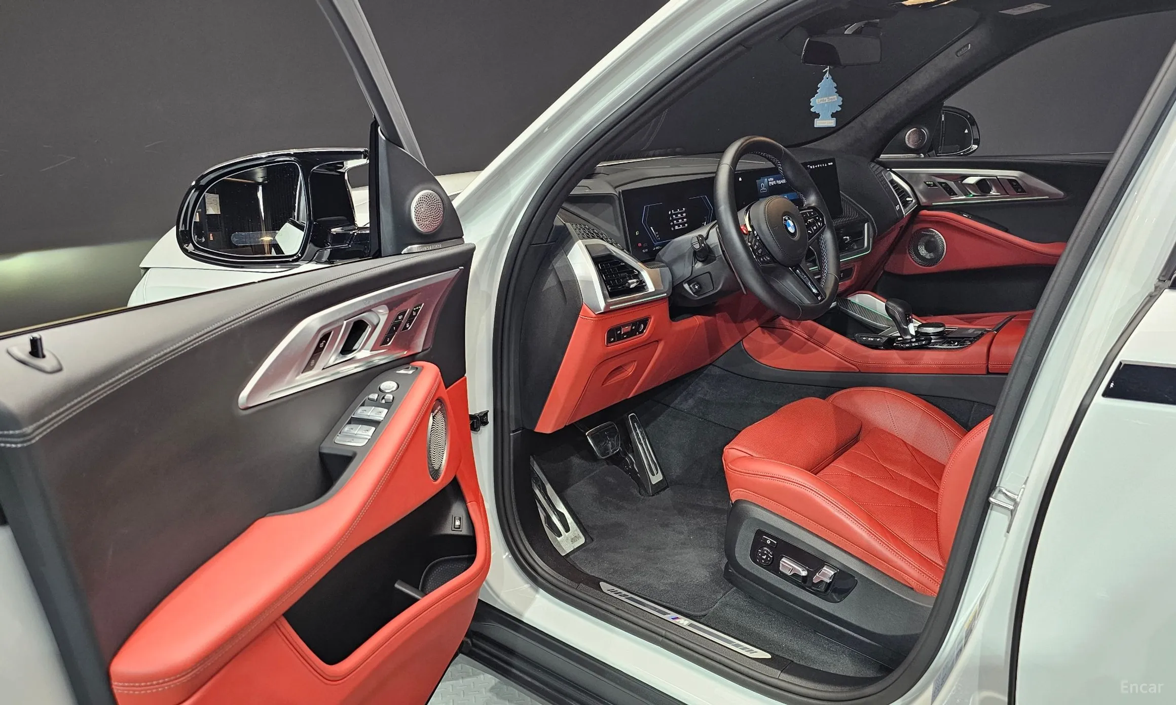 BMW XM (G09) превью 10