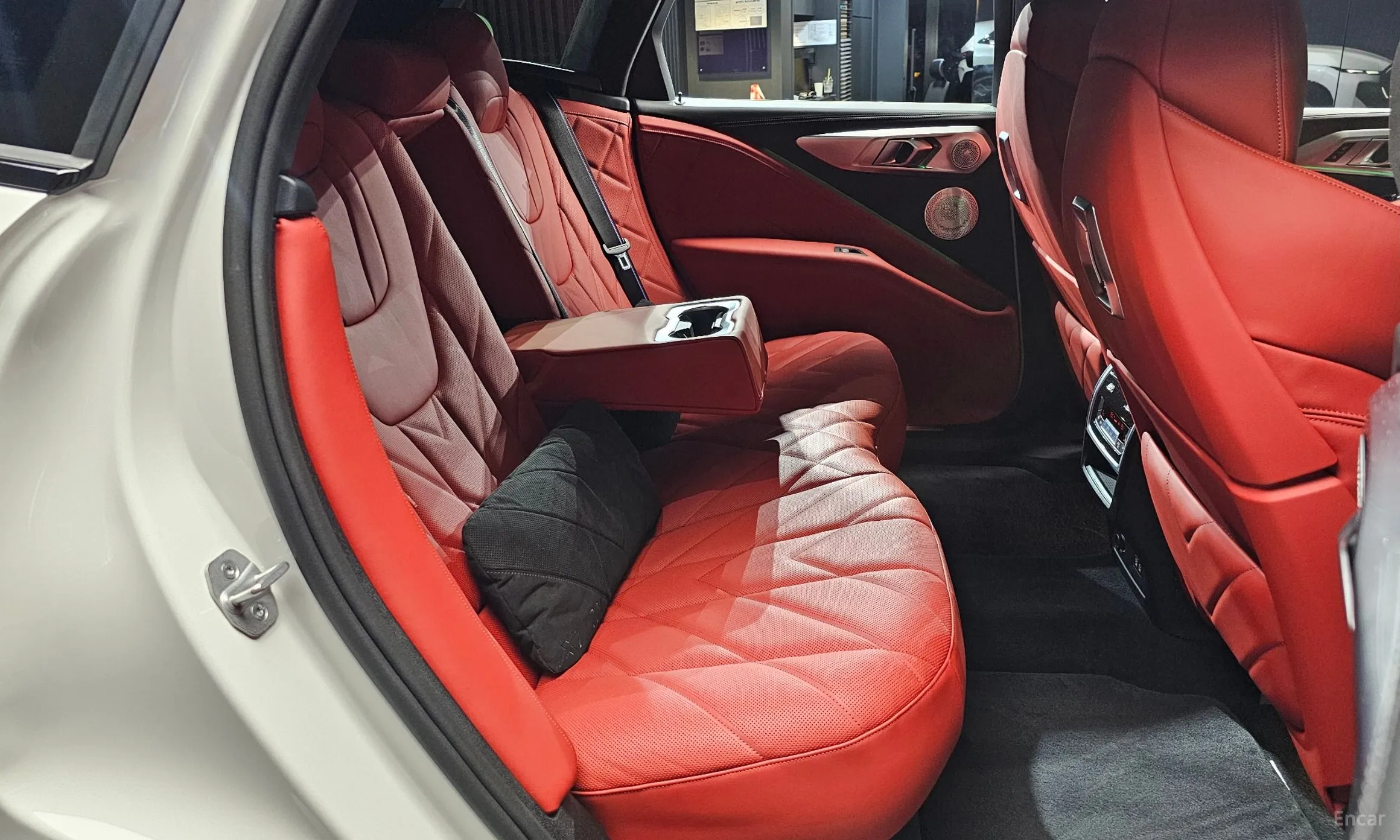 BMW XM (G09) превью 12