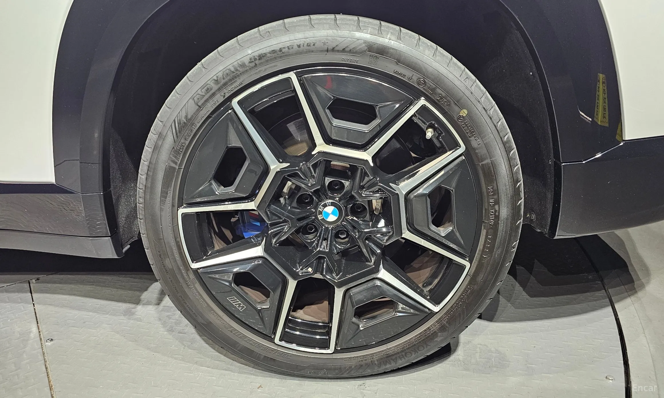 BMW XM (G09) превью 5