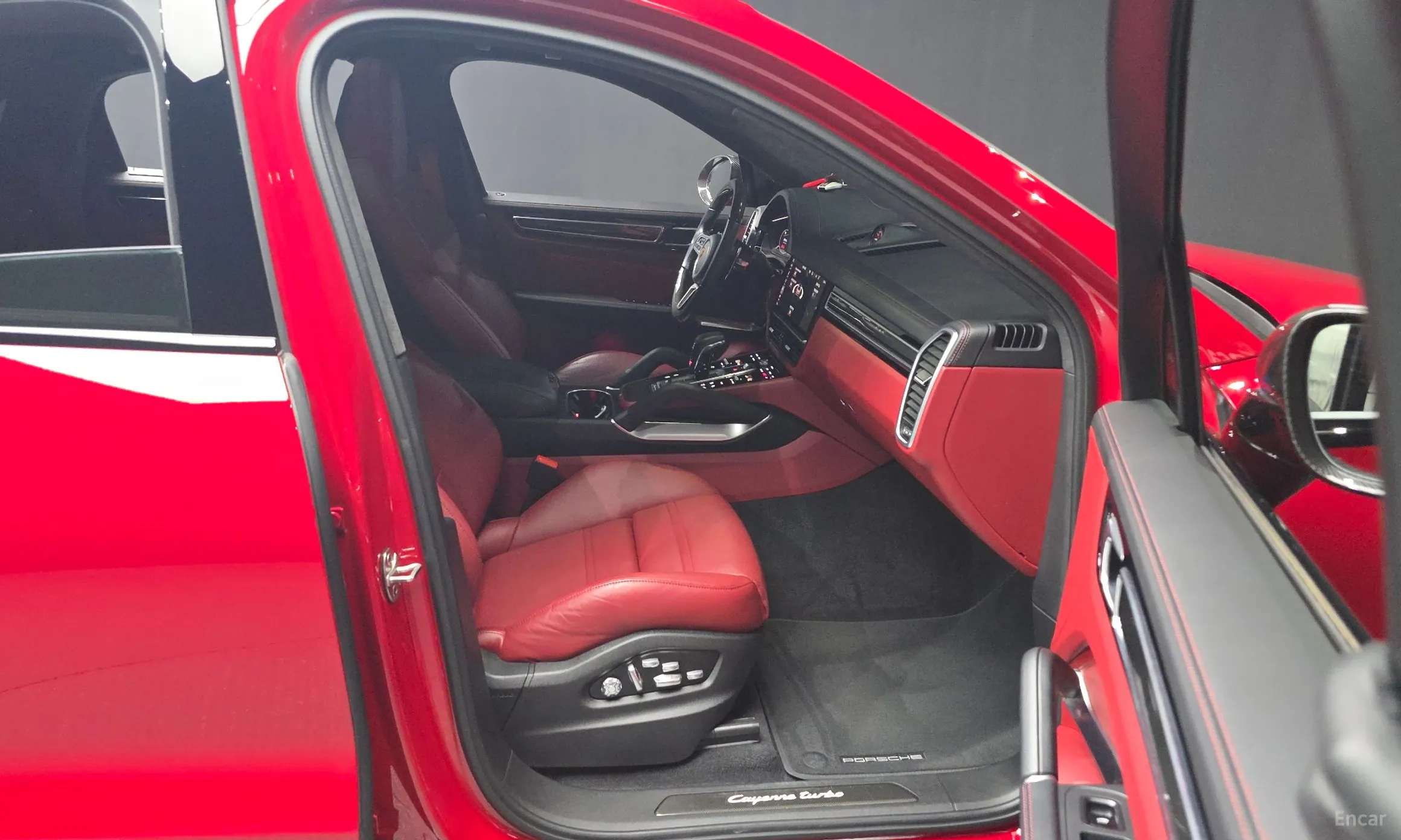 Porsche Cayenne (PO536) превью 11