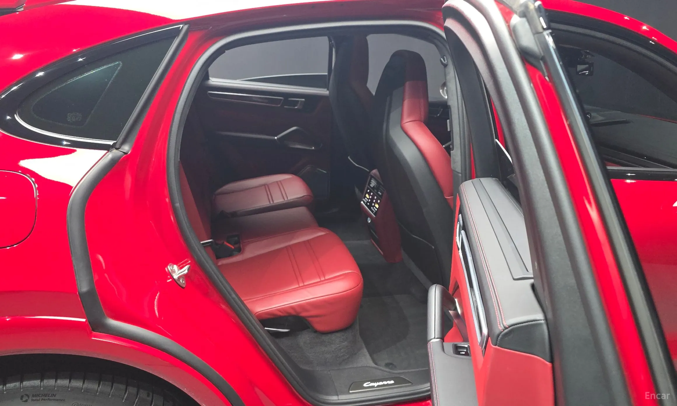 Porsche Cayenne (PO536) превью 12