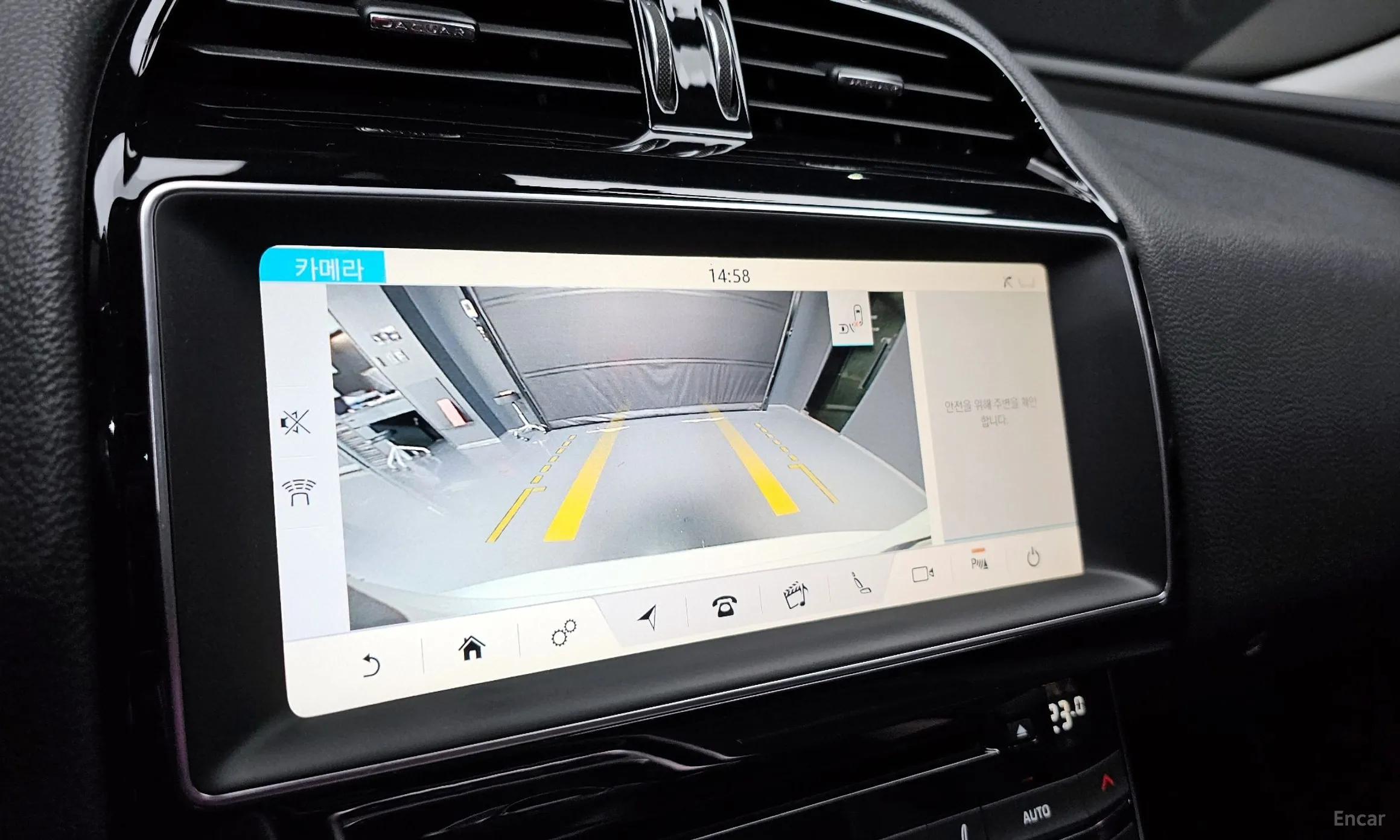 Jaguar XE превью 15
