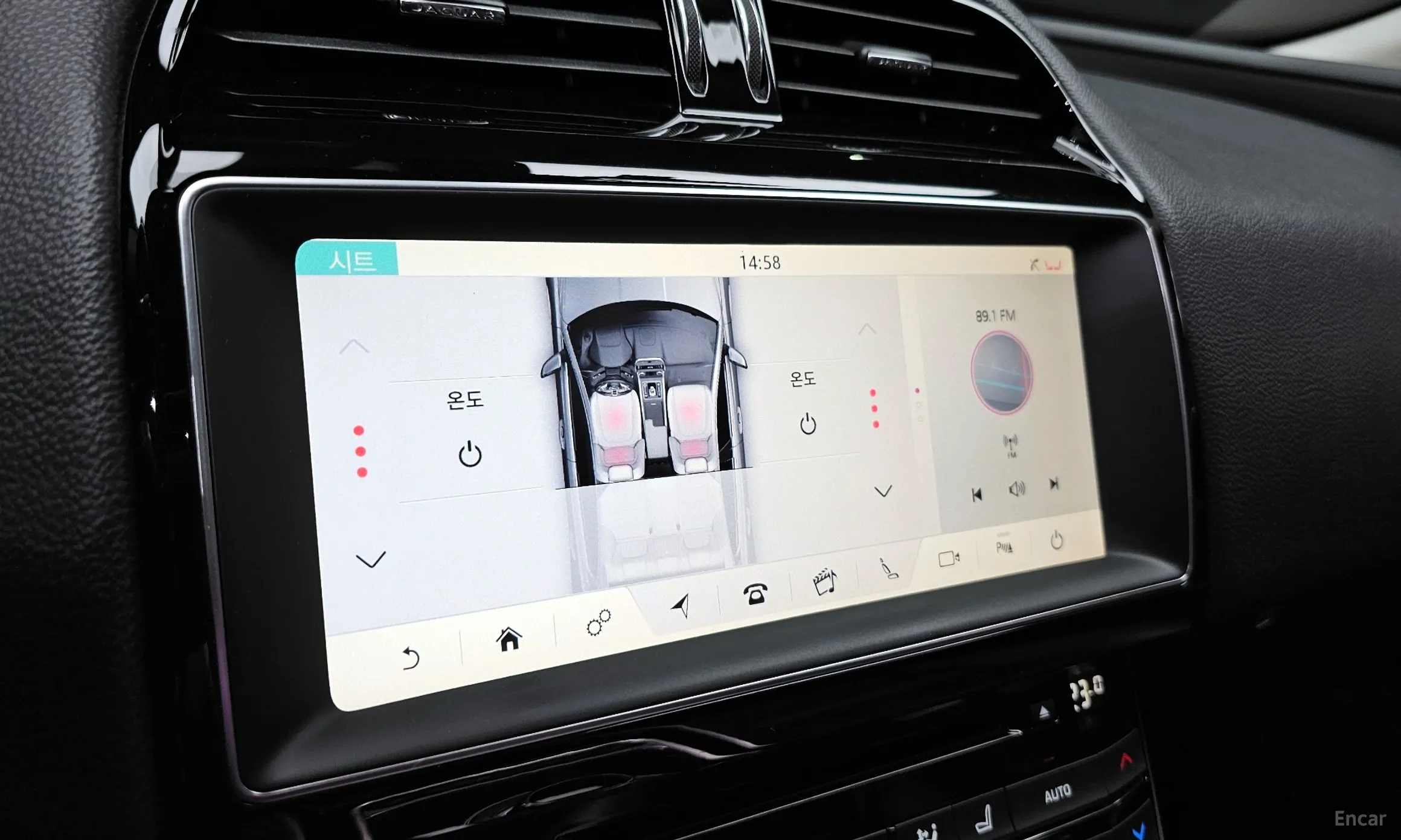 Jaguar XE превью 16