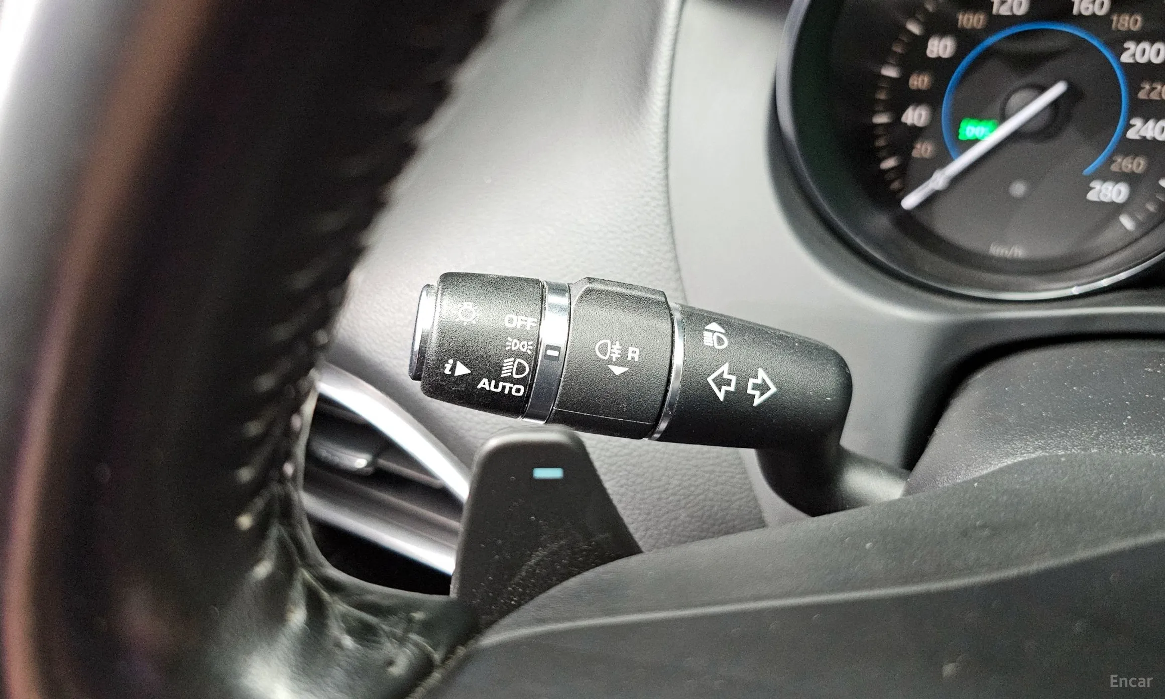 Jaguar XE превью 17