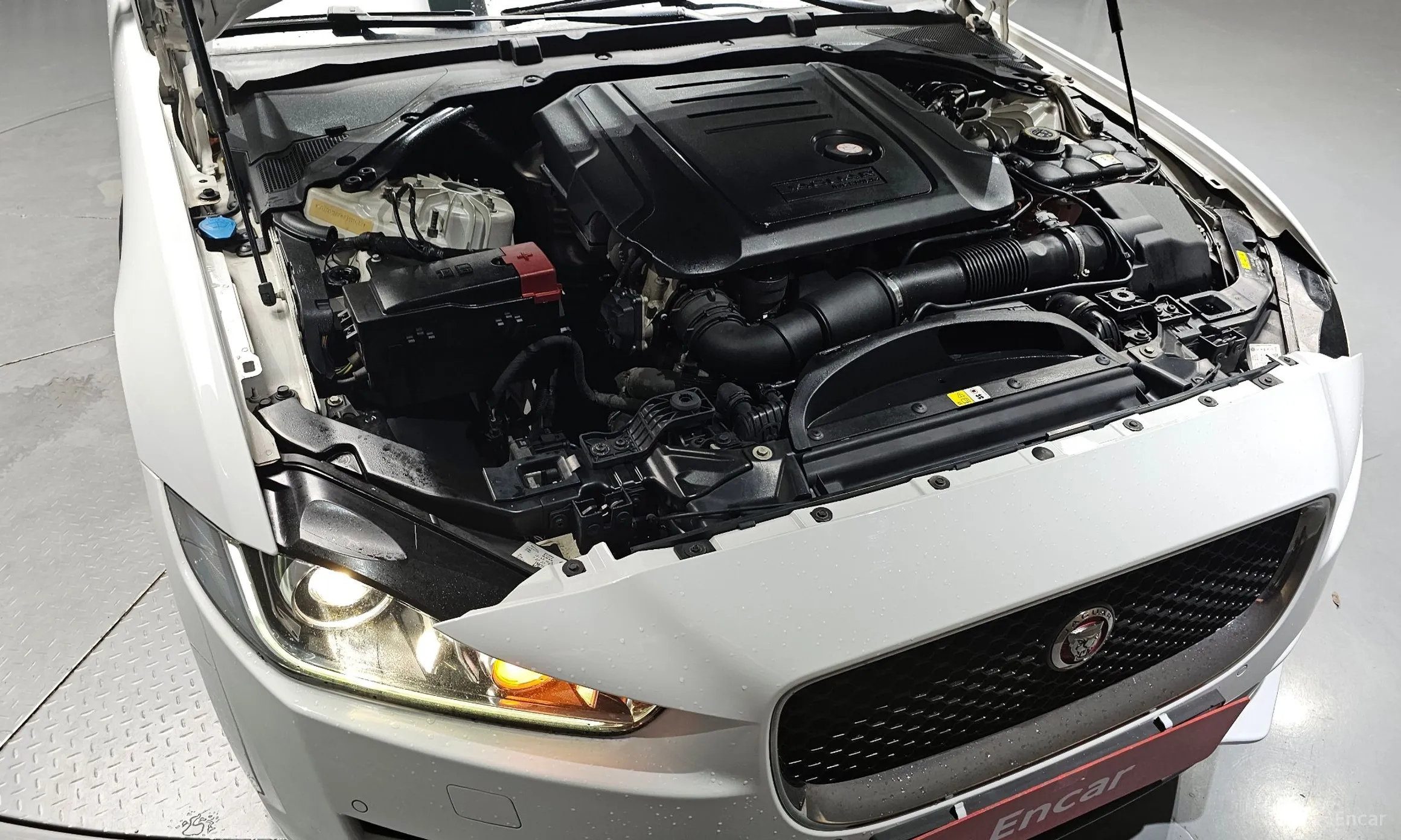 Jaguar XE превью 6