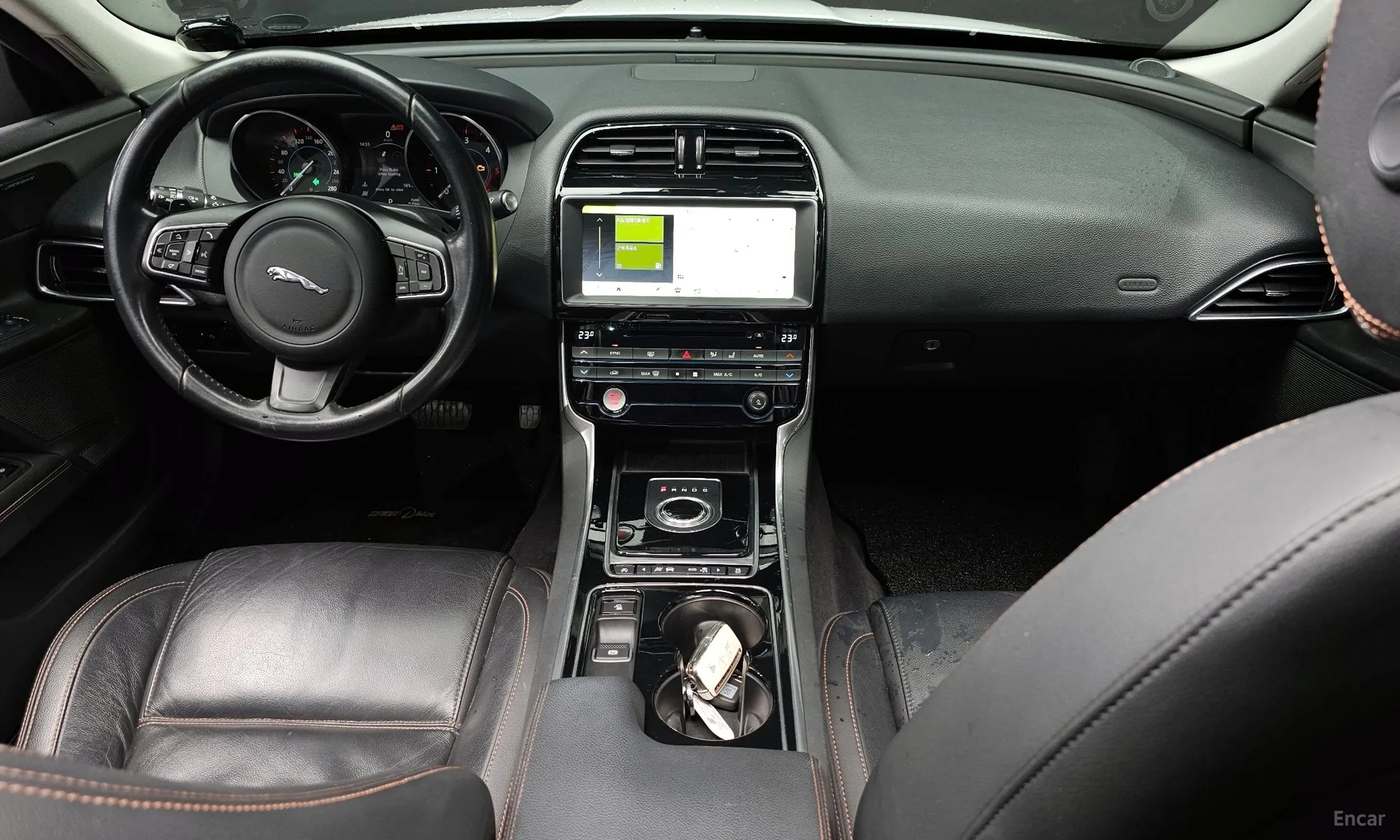 Jaguar XE превью 7