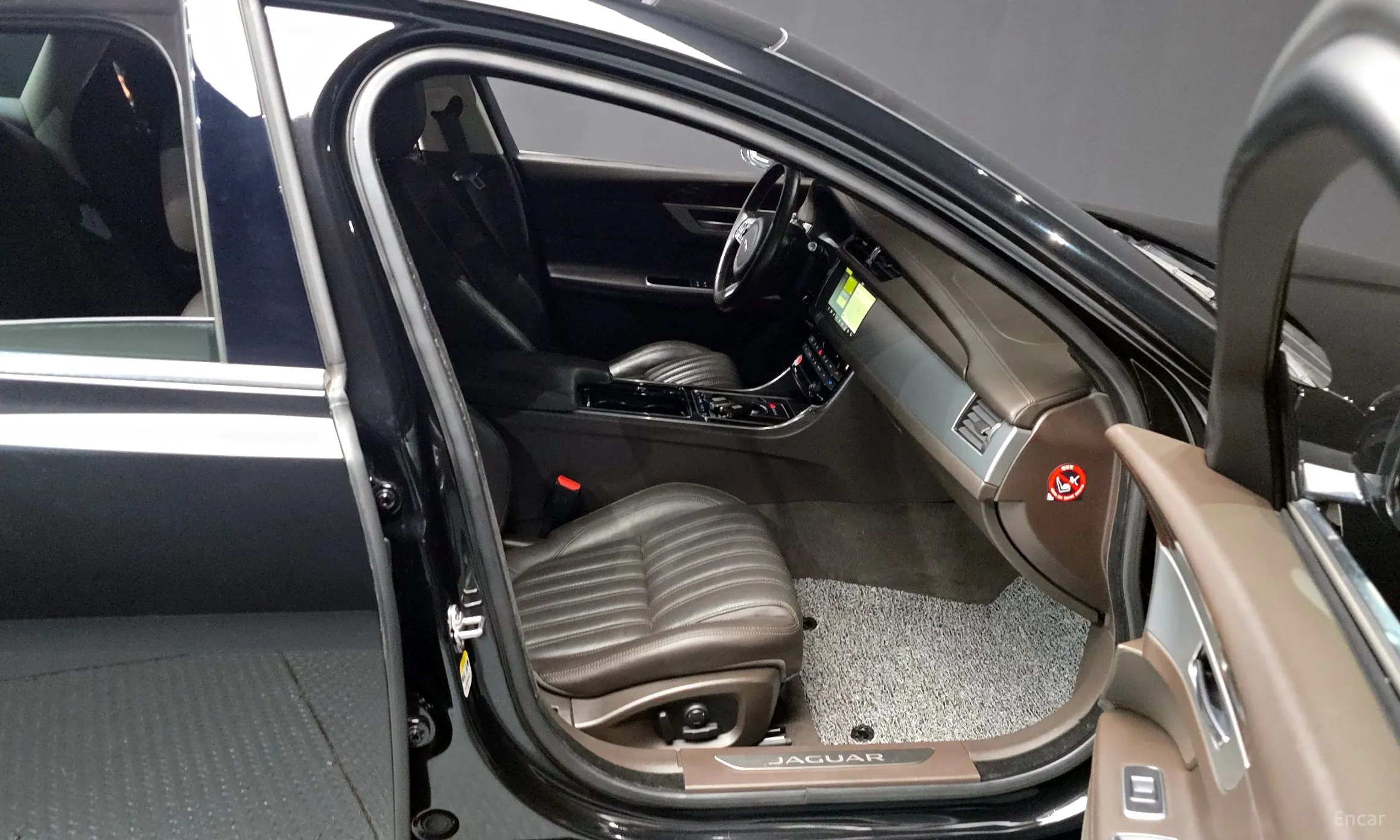 Jaguar XF (x260) превью 11