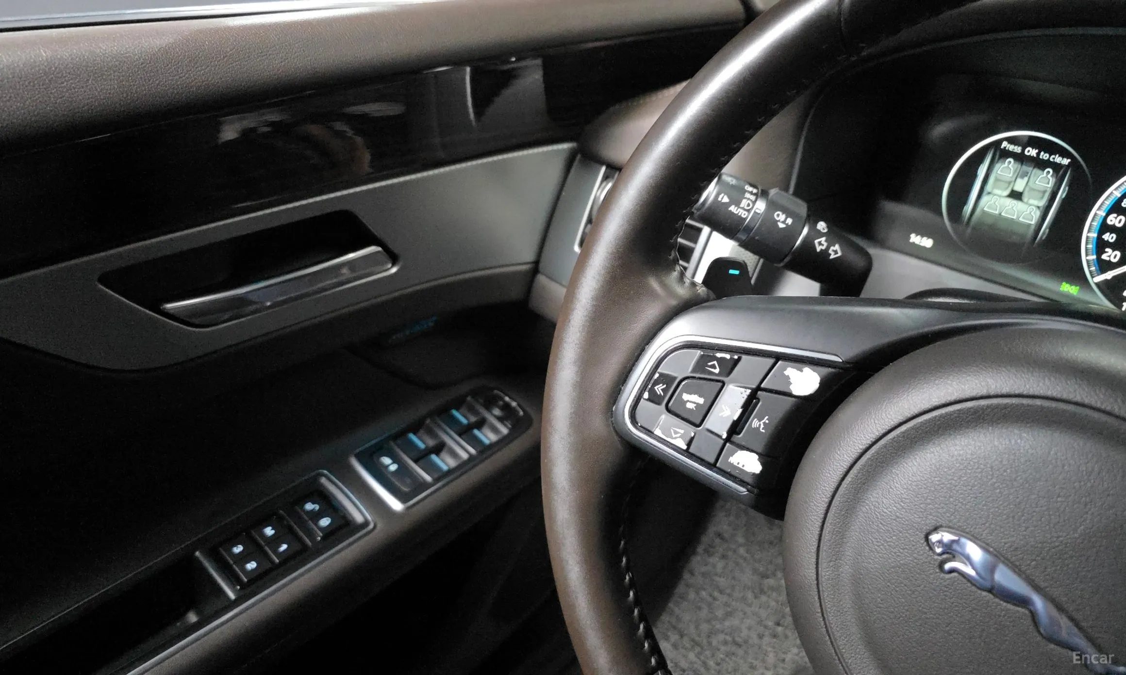 Jaguar XF (x260) превью 16