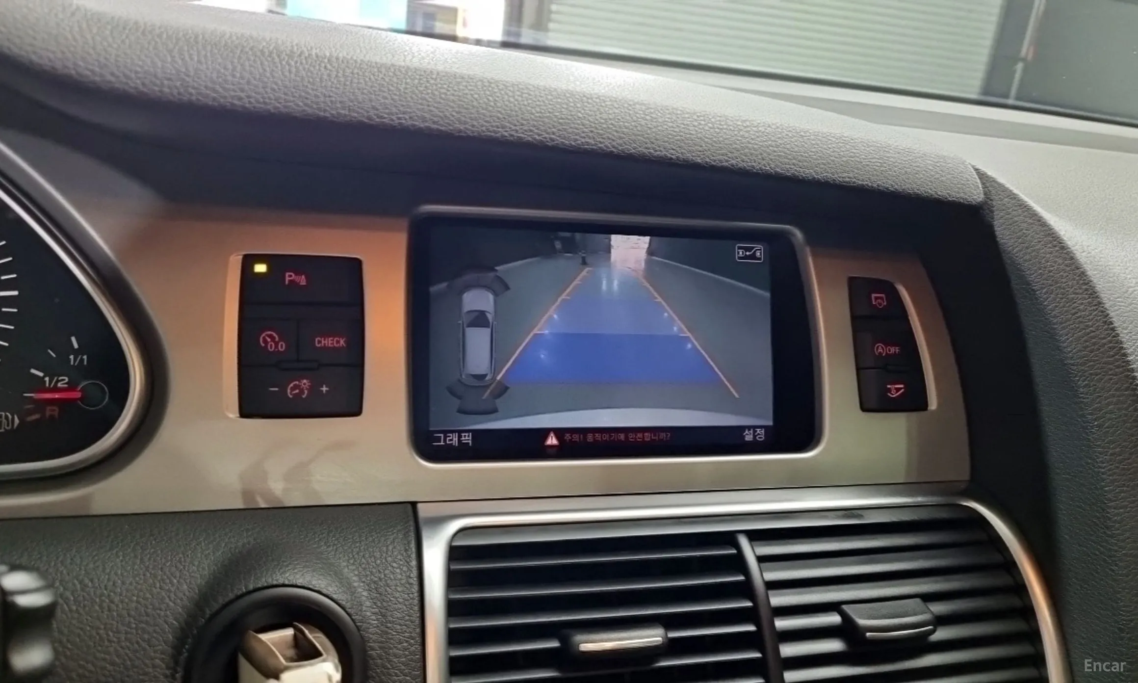 Audi Q7 превью 10