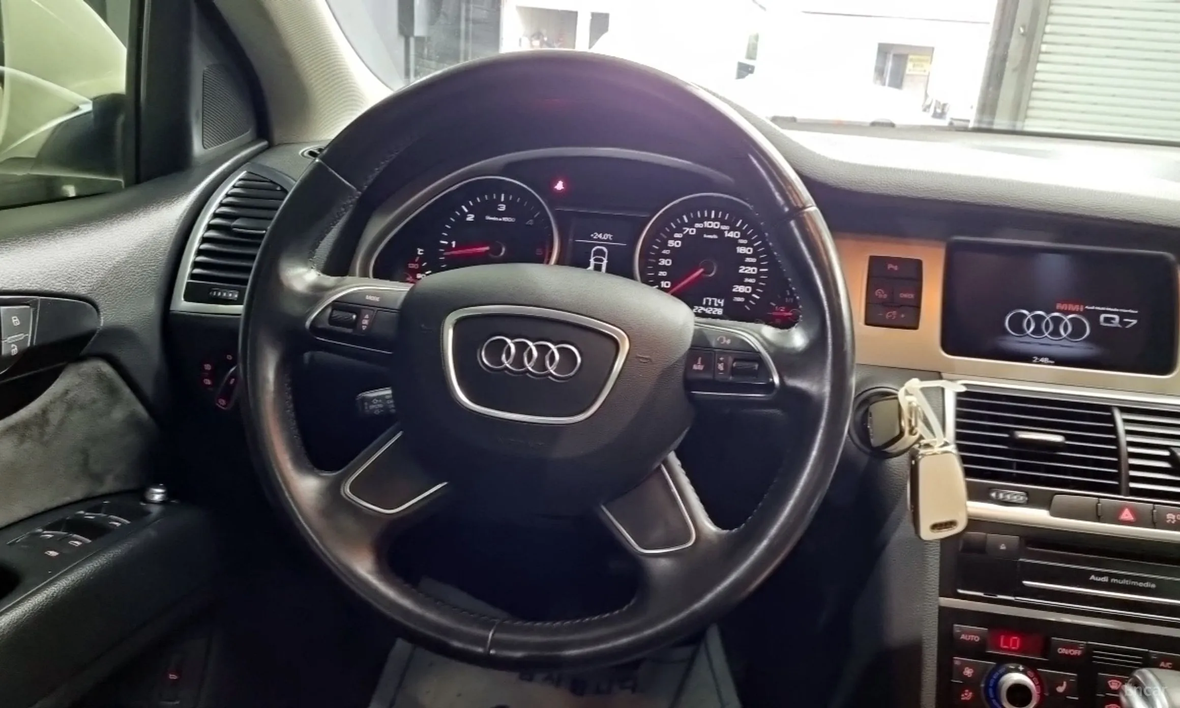 Audi Q7 превью 9
