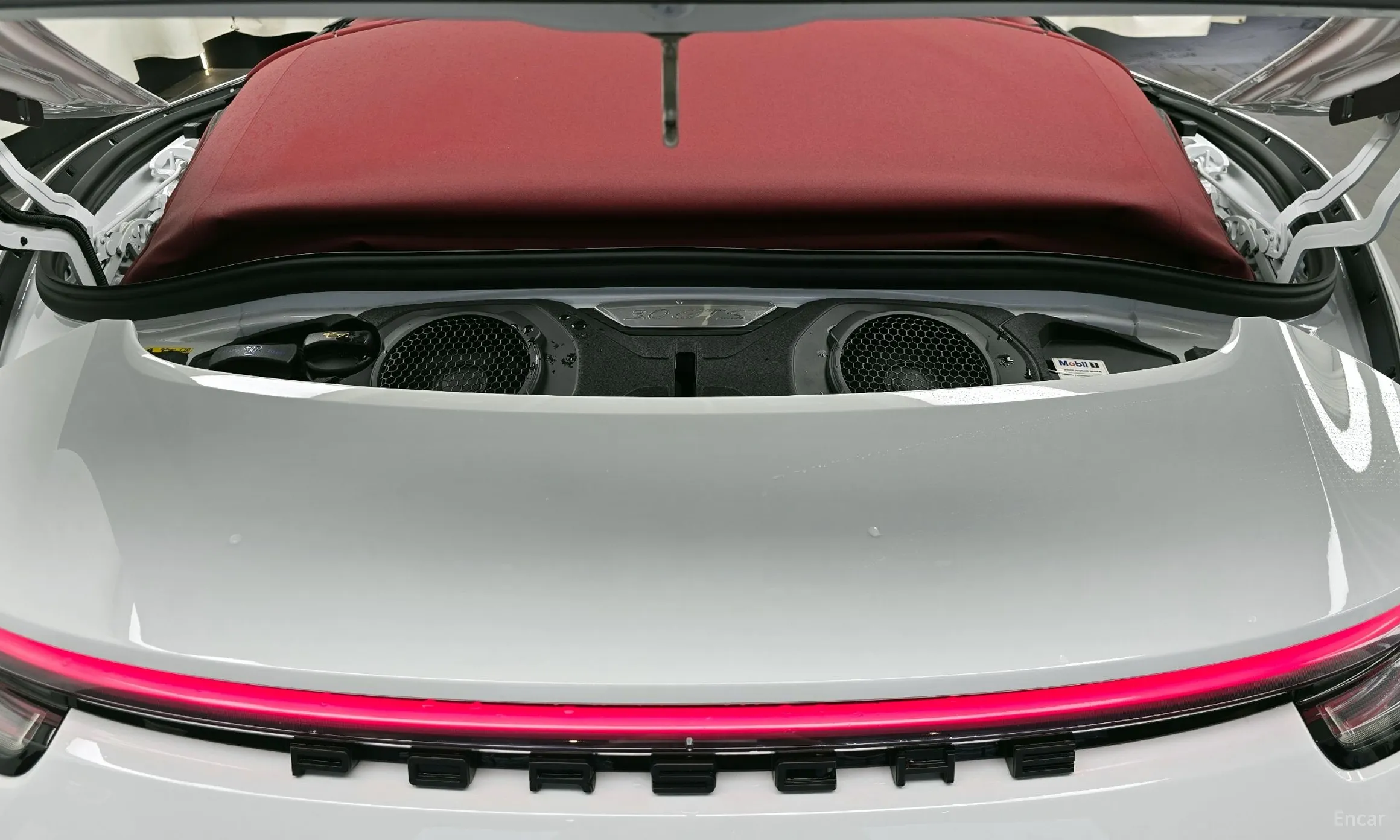 Porsche 911 (992) превью 20
