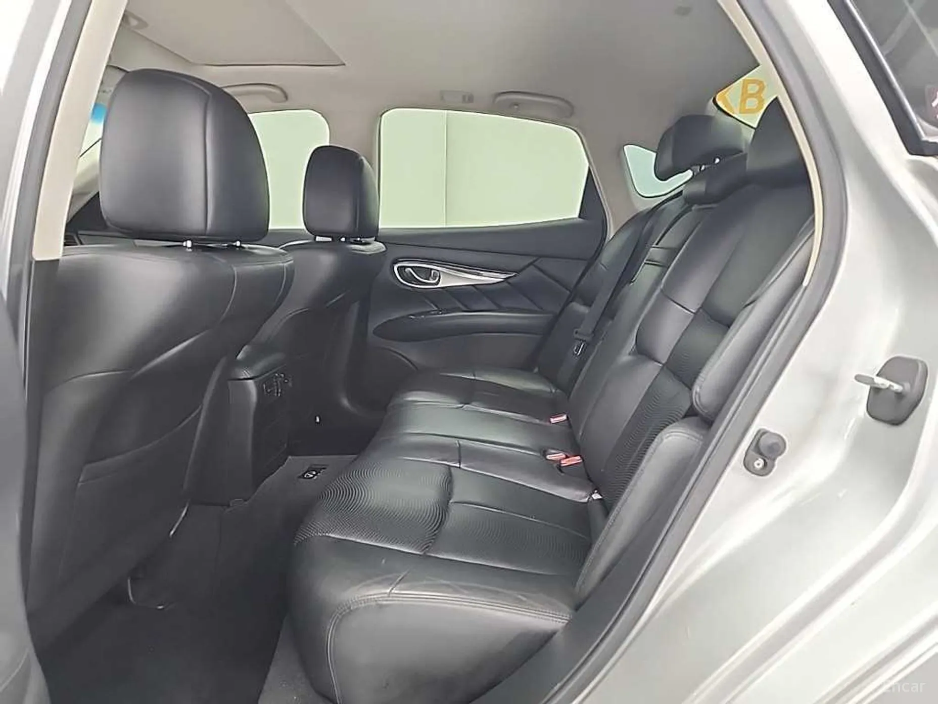 Infiniti M37 превью 12