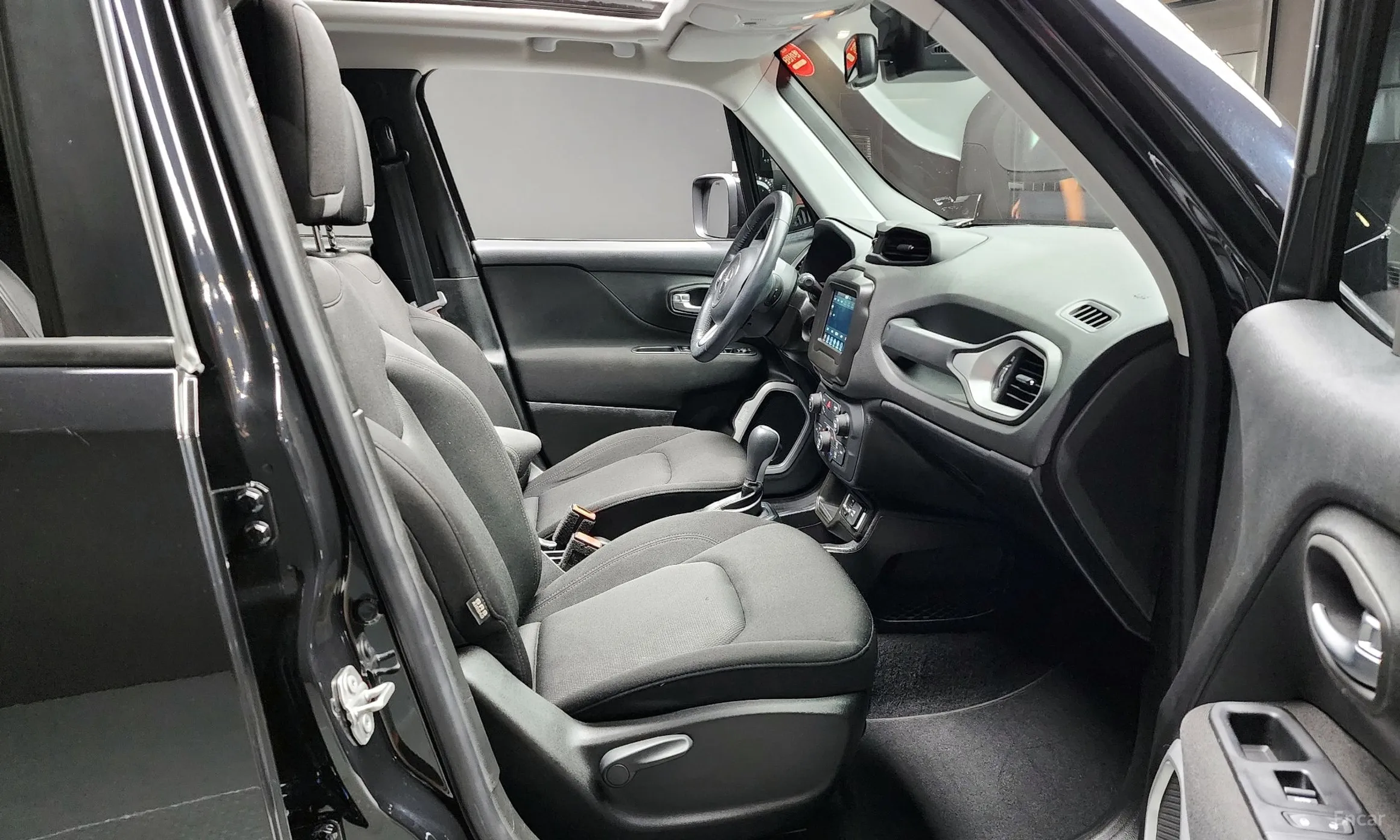Jeep Renegade превью 10