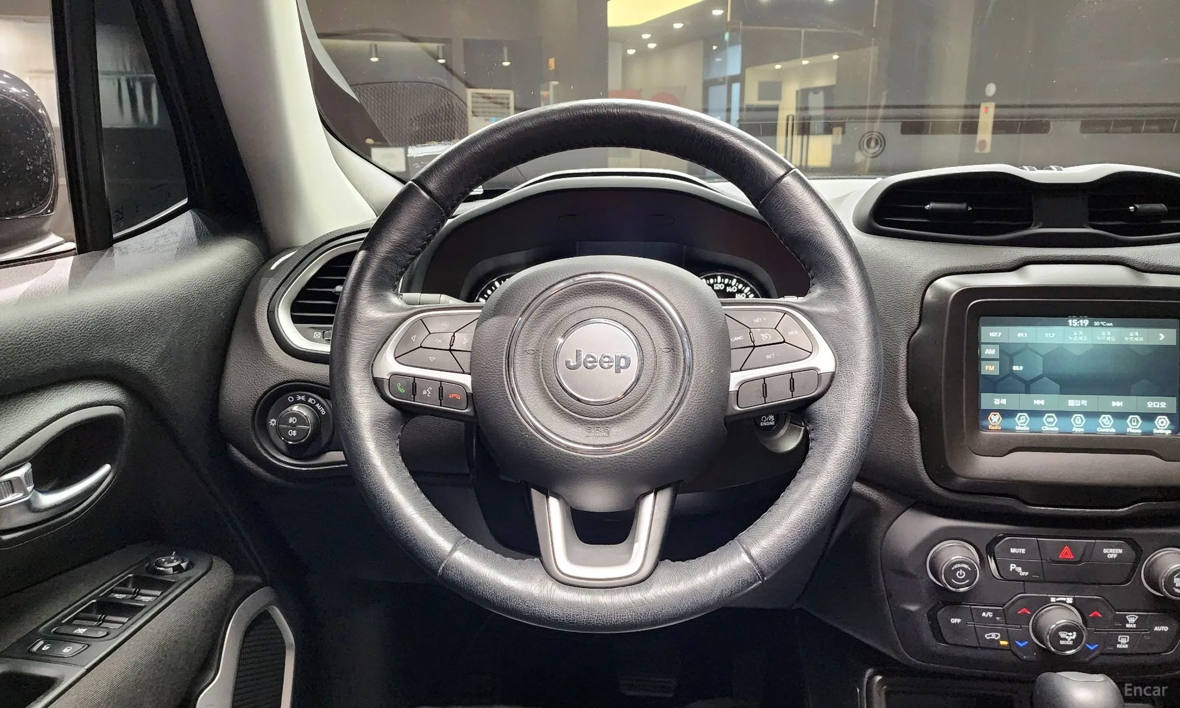 Jeep Renegade превью 14