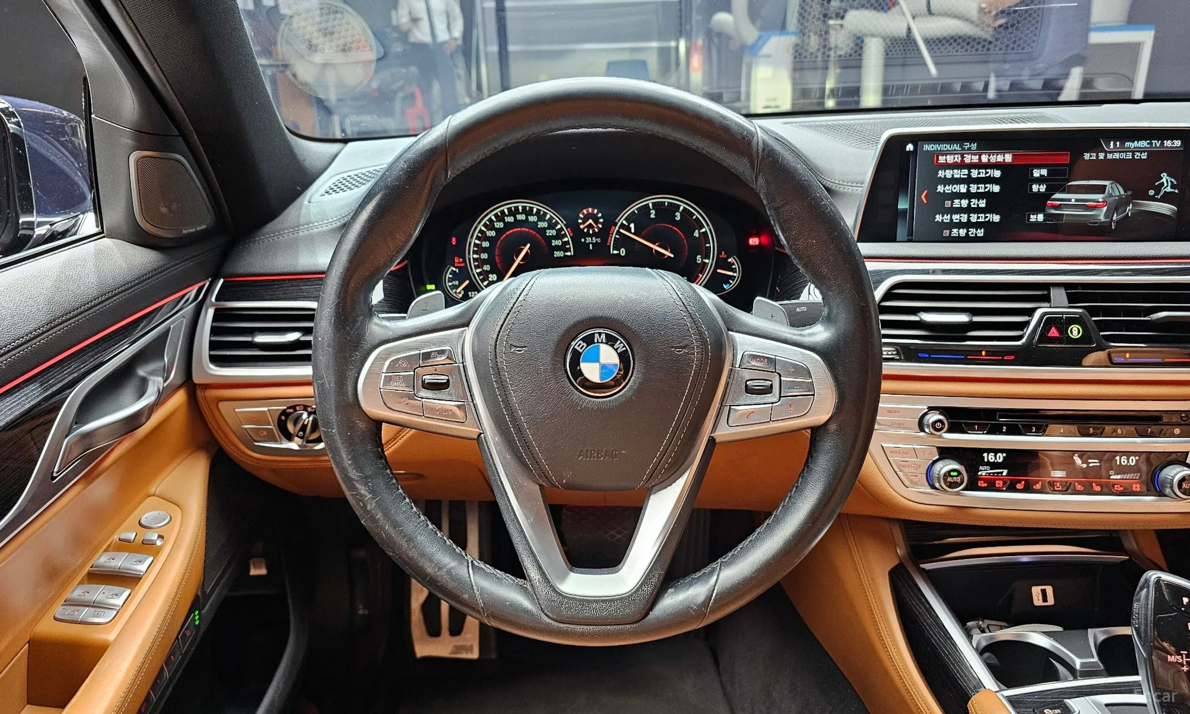 BMW 7 Series (G11) превью 14