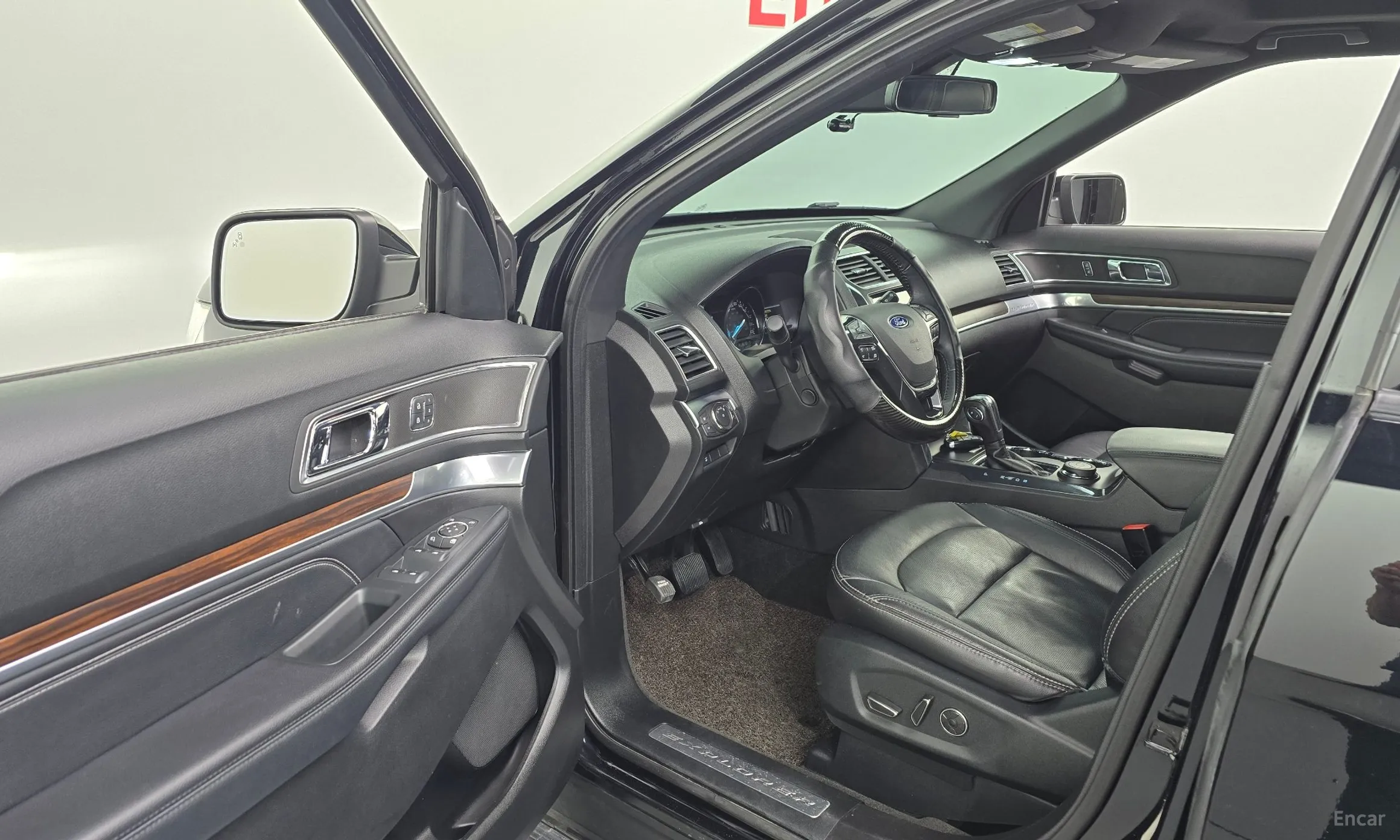 Ford Explorer превью 10