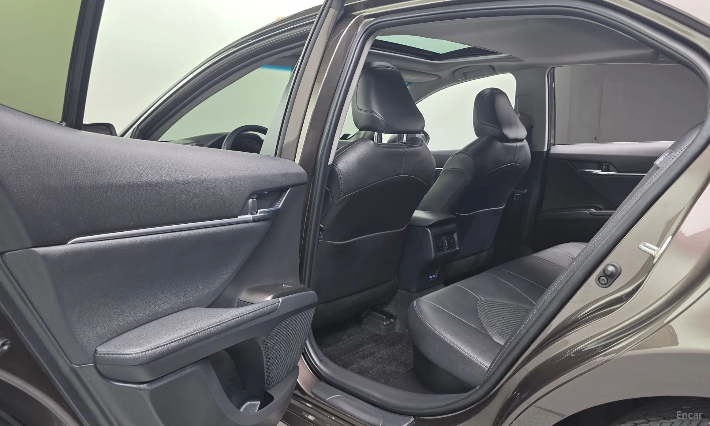 Toyota Camry (XV70) превью 18