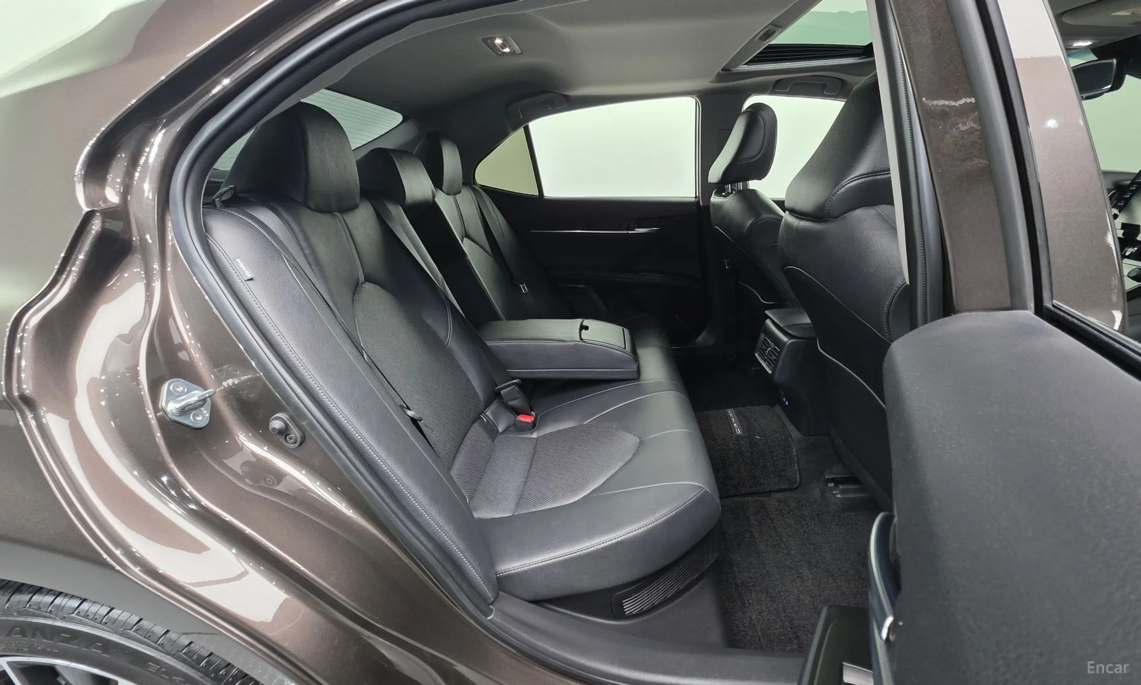 Toyota Camry (XV70) превью 19
