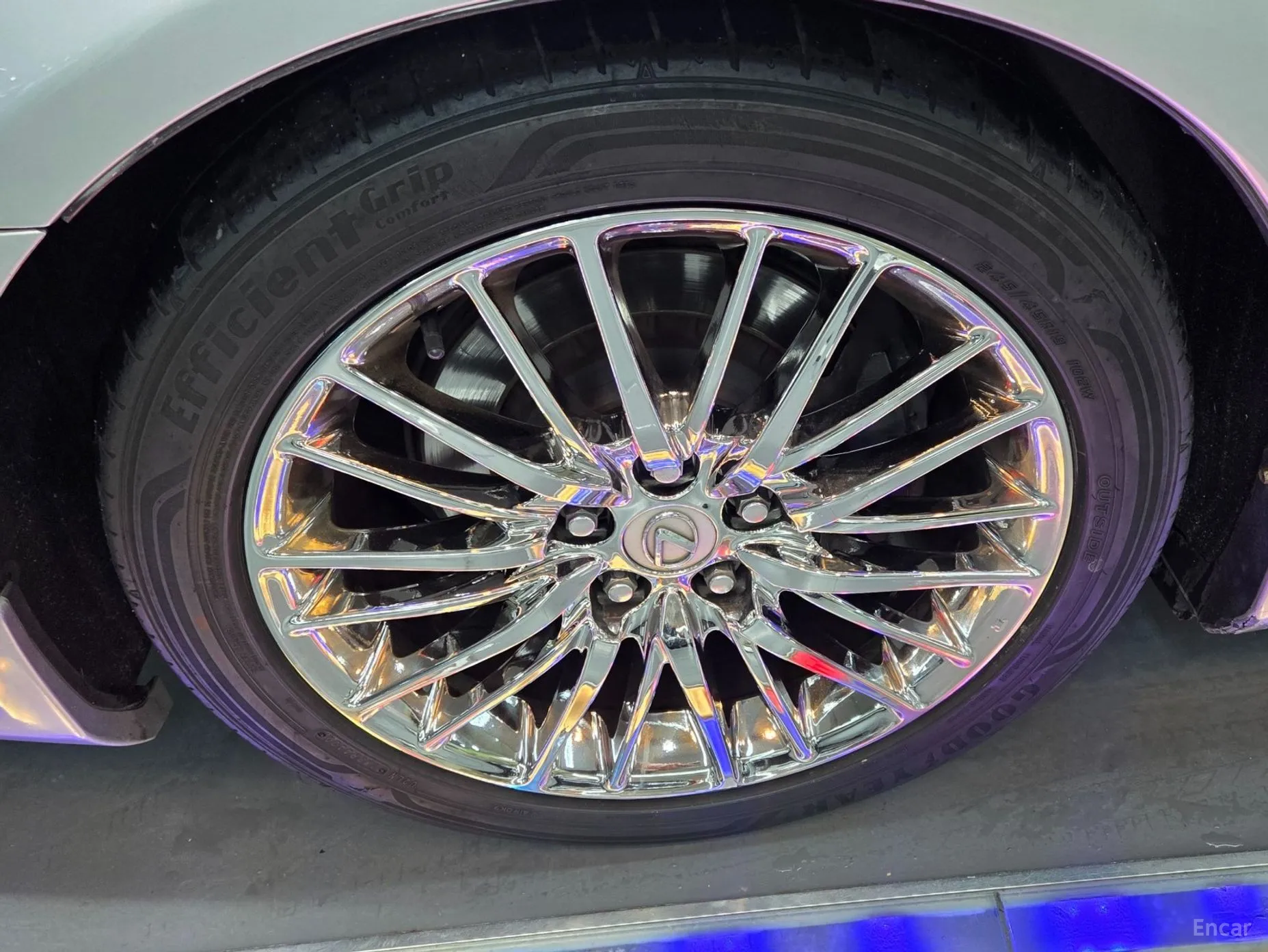 Lexus LS460 превью 8