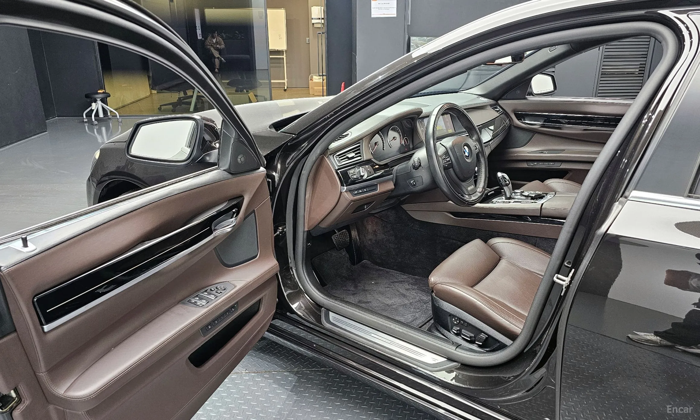BMW 7 Series (F01) превью 10