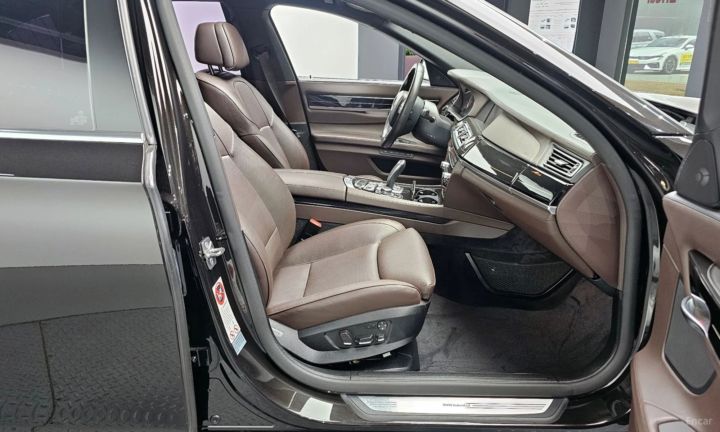 BMW 7 Series (F01) превью 11