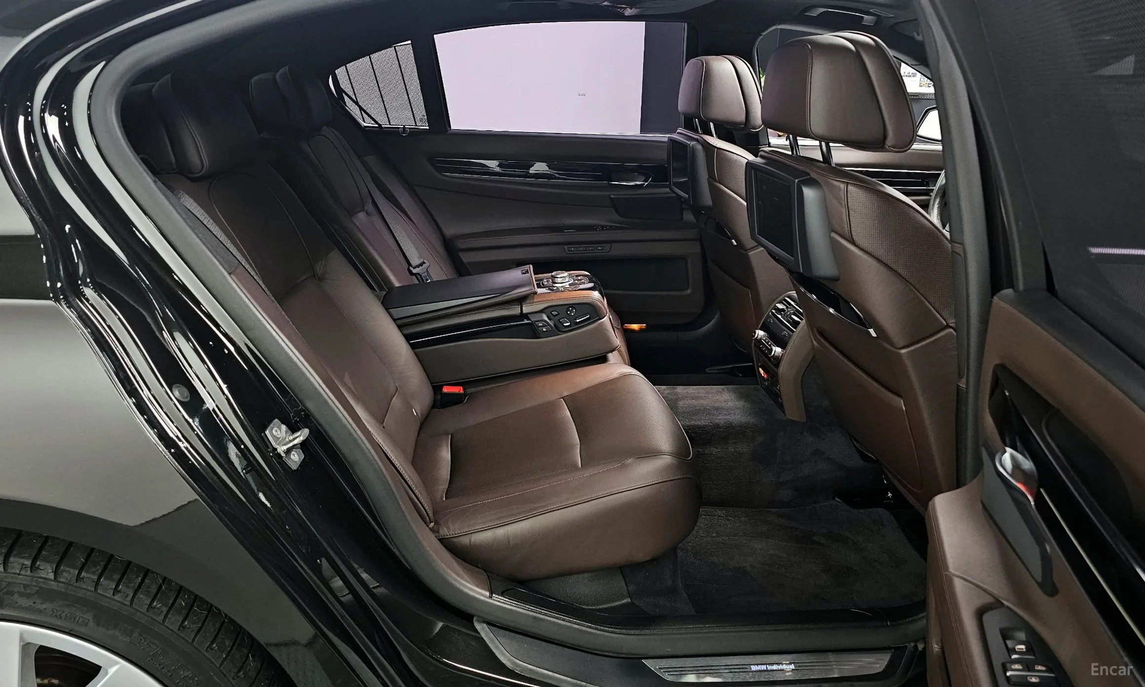 BMW 7 Series (F01) превью 12