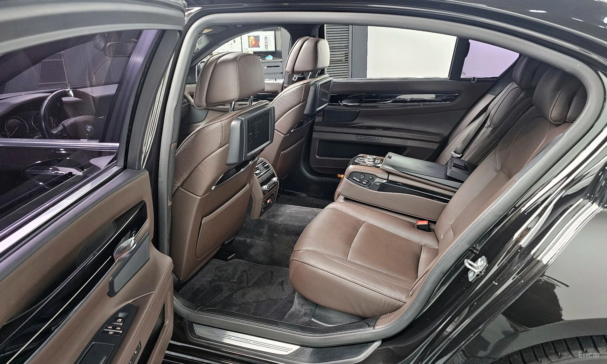 BMW 7 Series (F01) превью 13