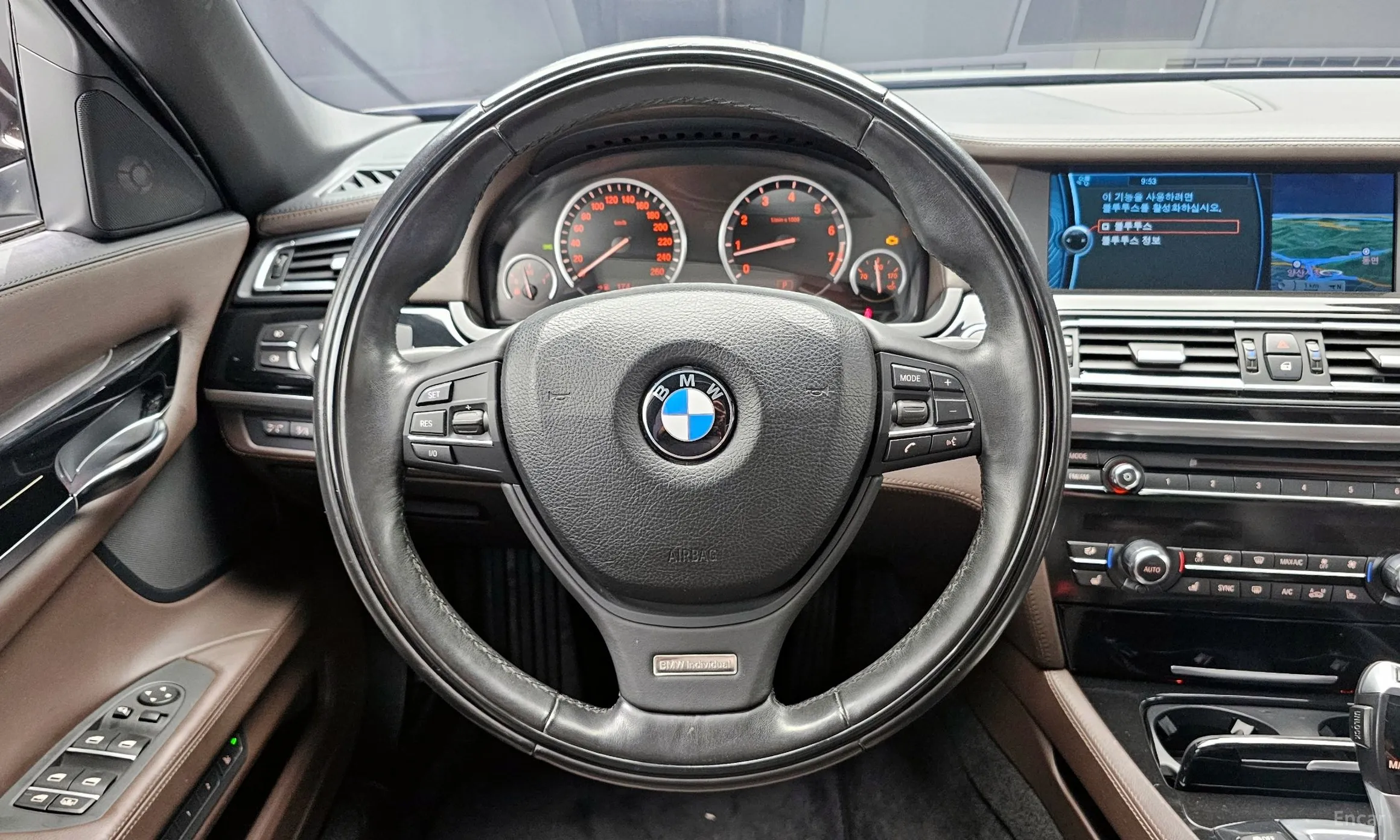 BMW 7 Series (F01) превью 14