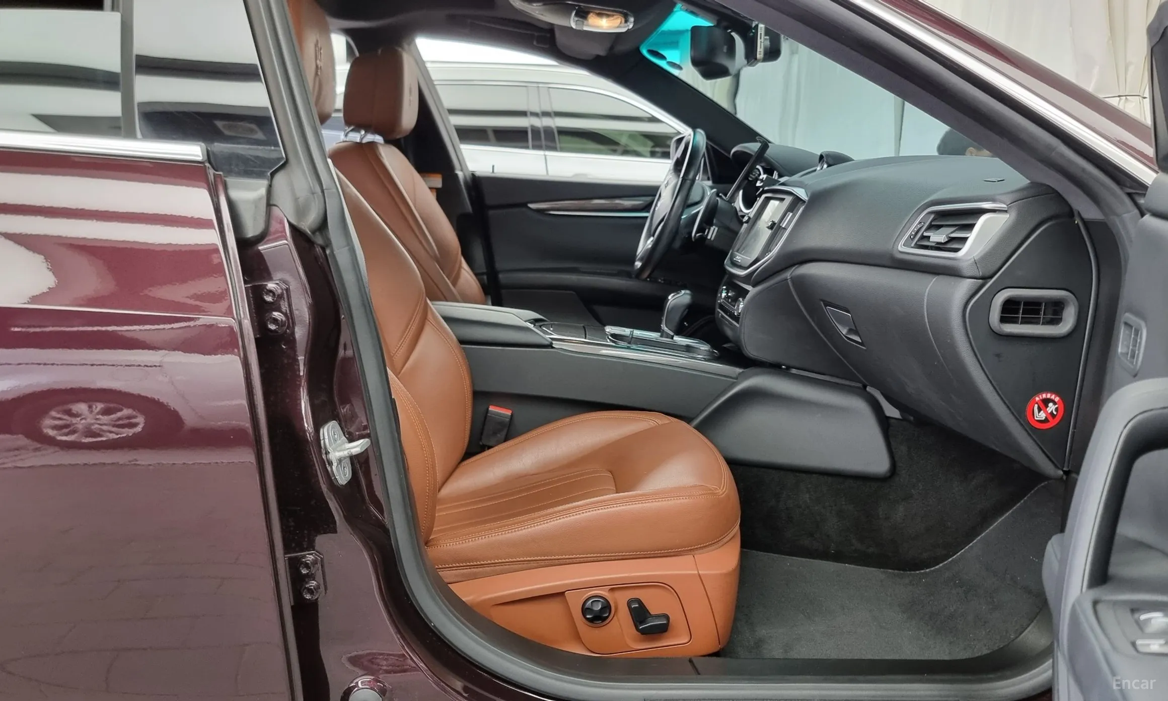 Maserati Ghibli превью 11