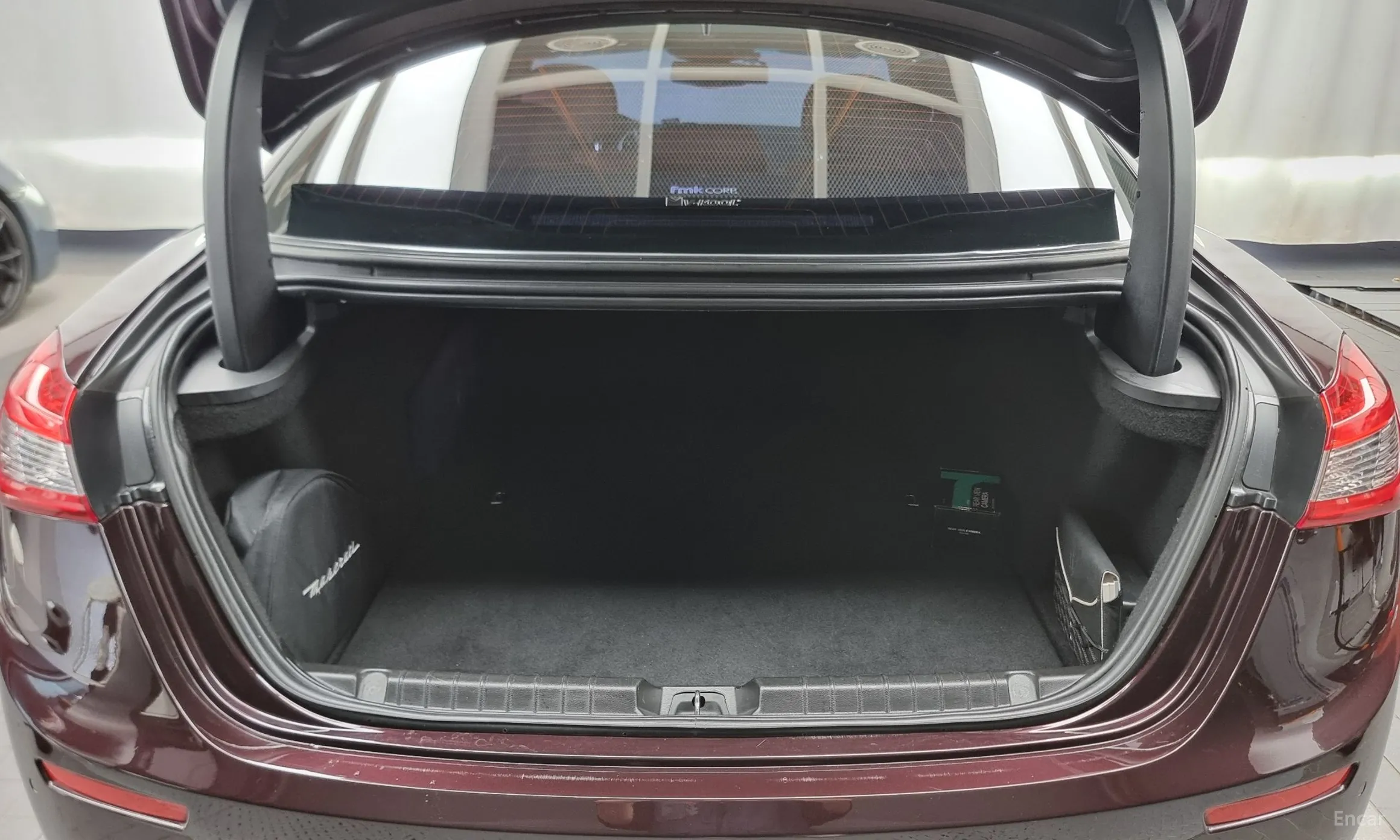 Maserati Ghibli превью 20