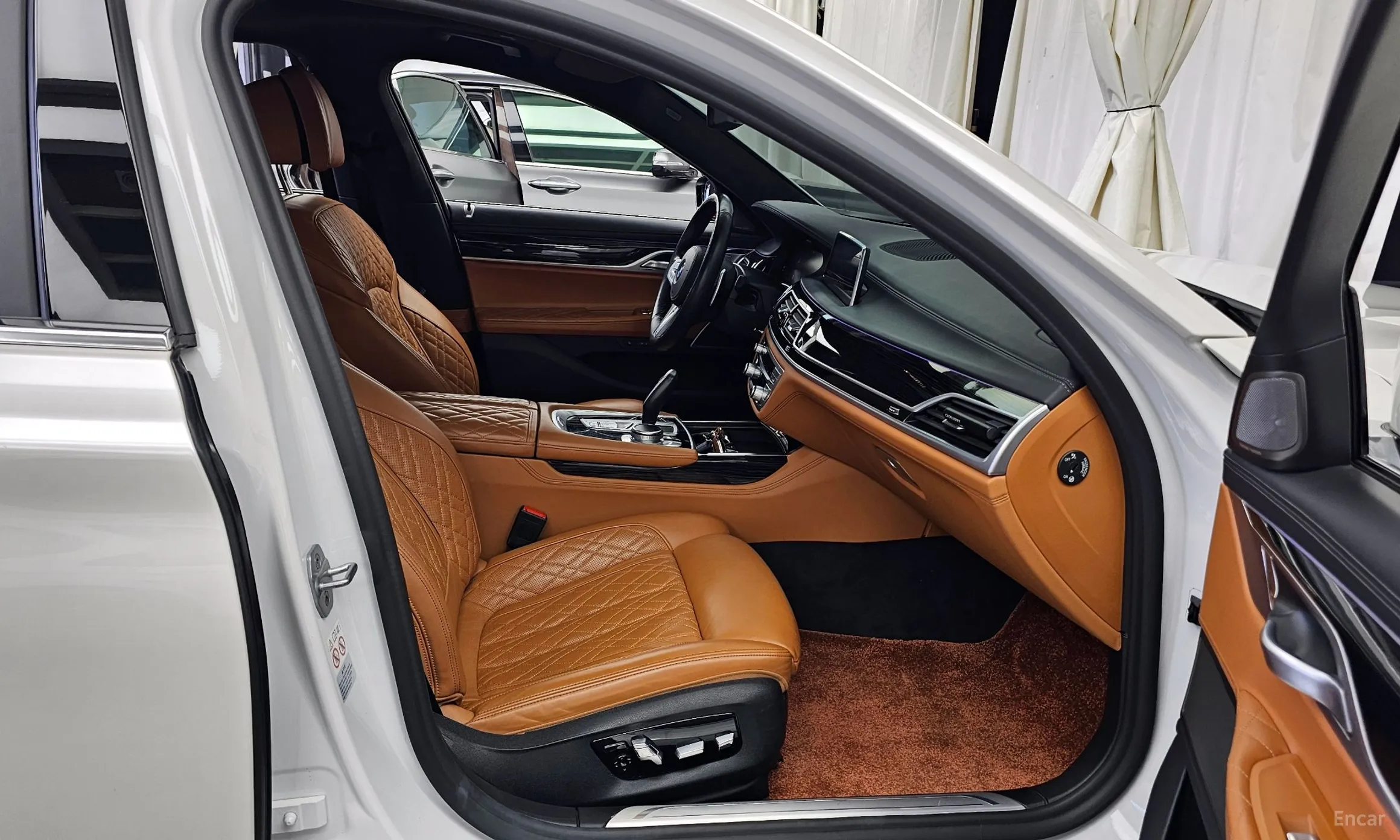 BMW 7 Series (G11) превью 11