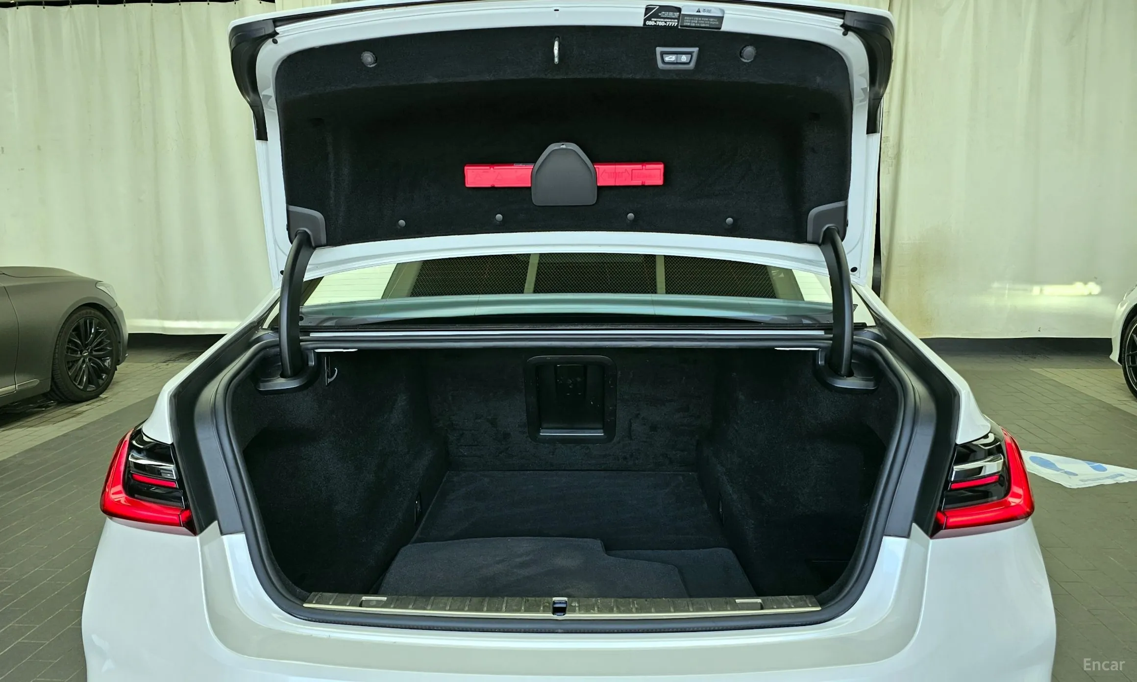 BMW 7 Series (G11) превью 20