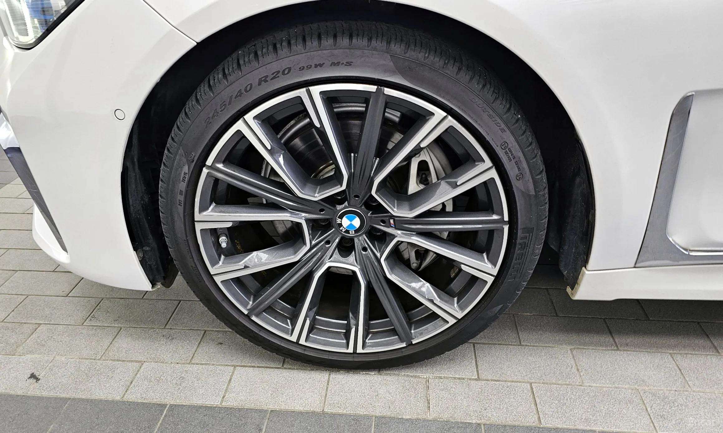 BMW 7 Series (G11) превью 5