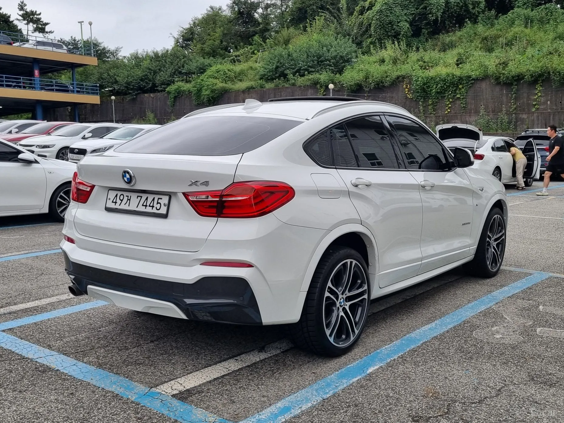 BMW X4 (F26) превью 15