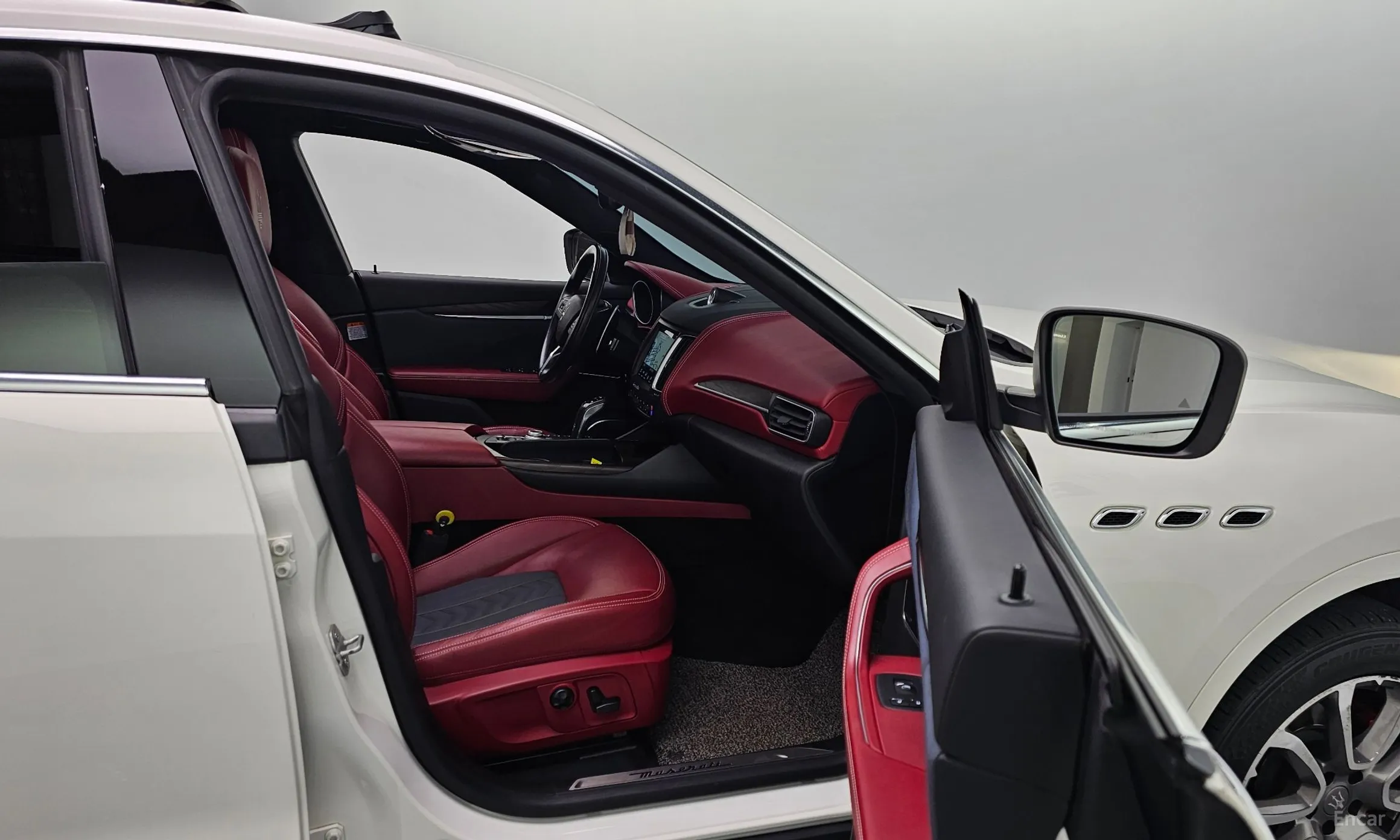 Maserati Levante превью 11