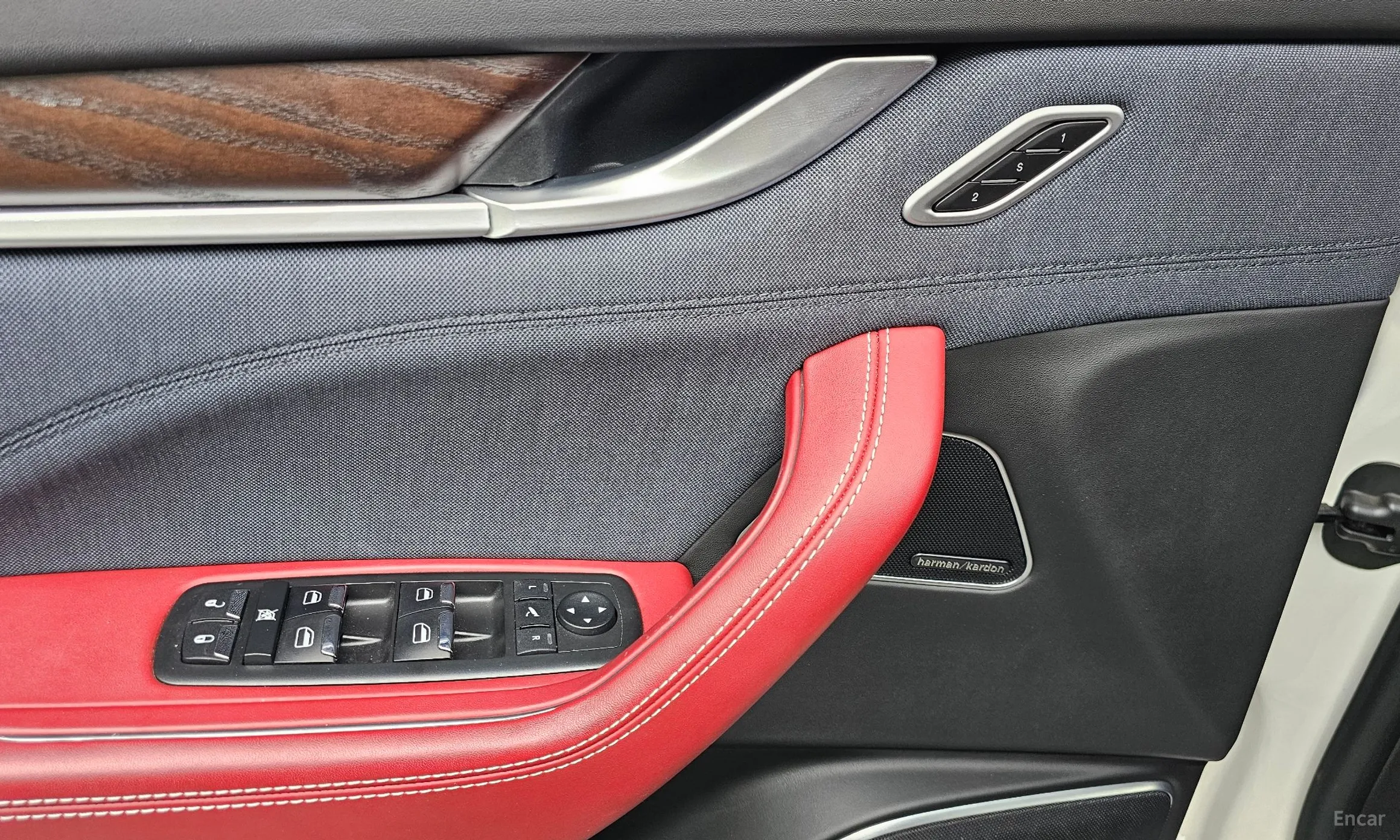Maserati Levante превью 18
