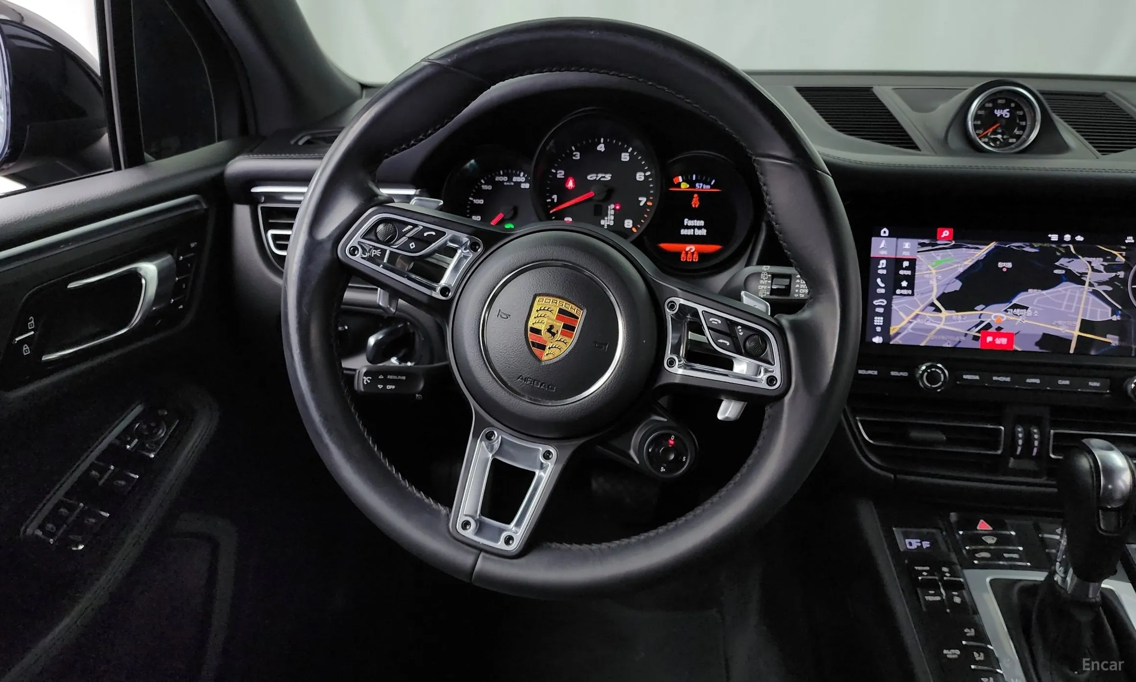 Porsche Macan превью 13
