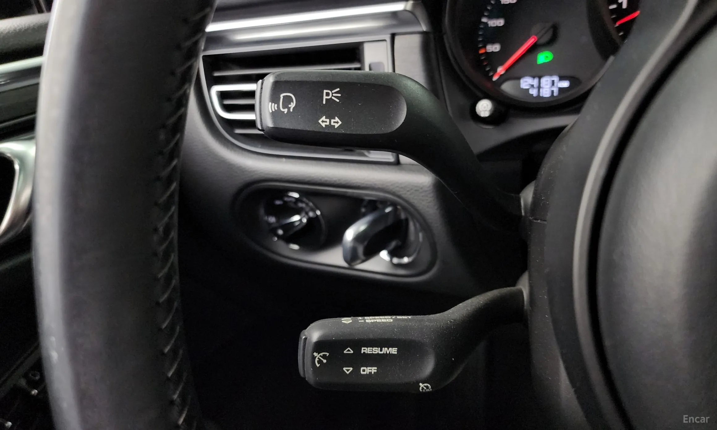Porsche Macan превью 17