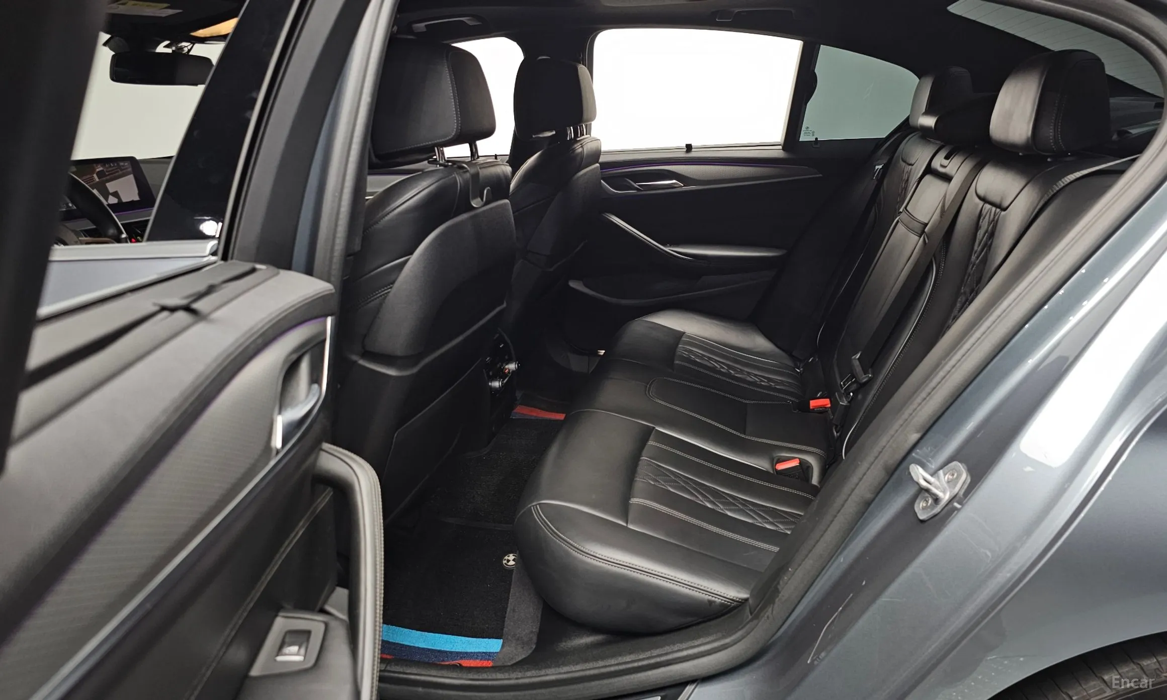 BMW 5 Series (G30) превью 12