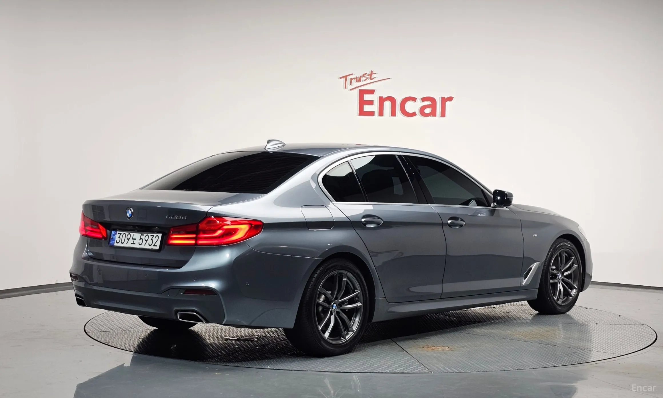 BMW 5 Series (G30) превью 2
