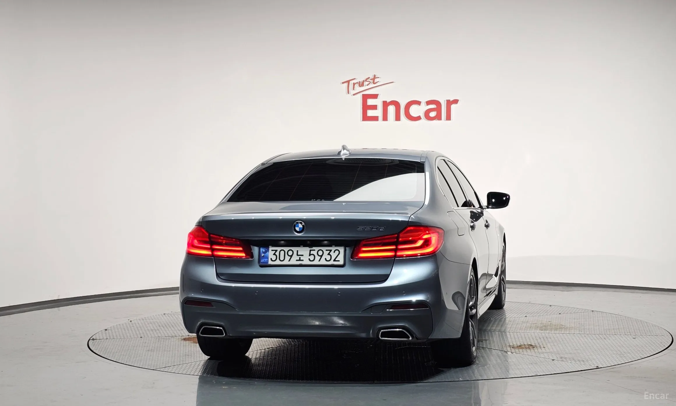 BMW 5 Series (G30) превью 4