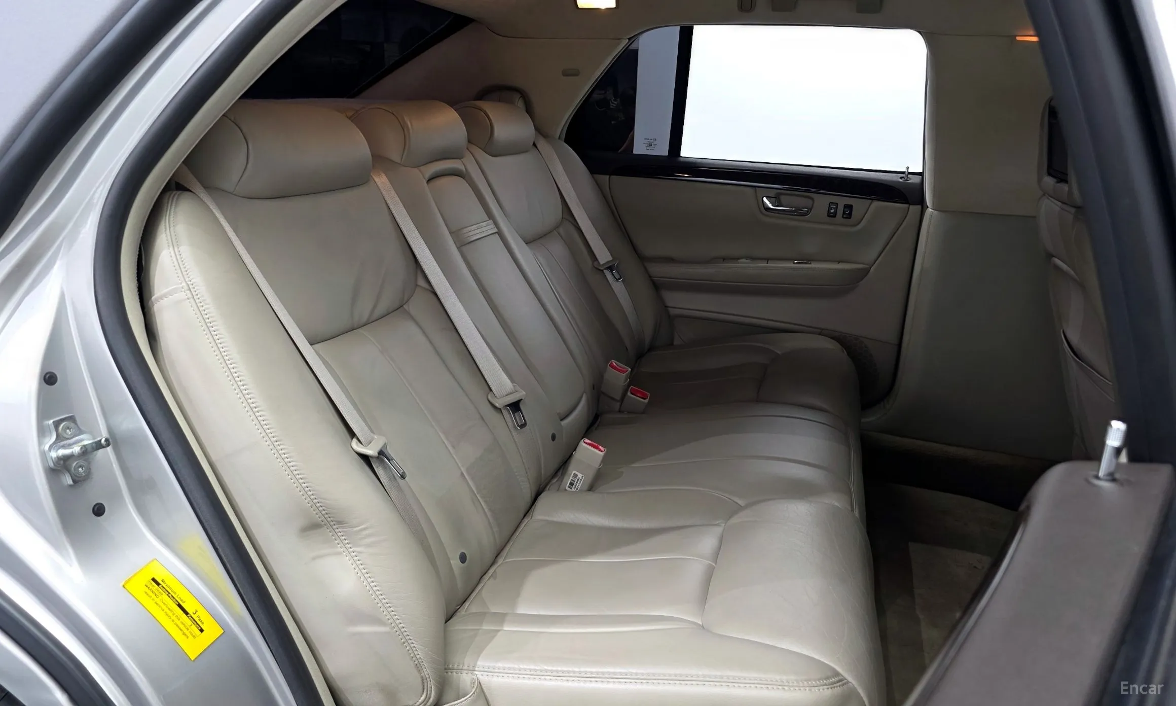 Cadillac DTS превью 12