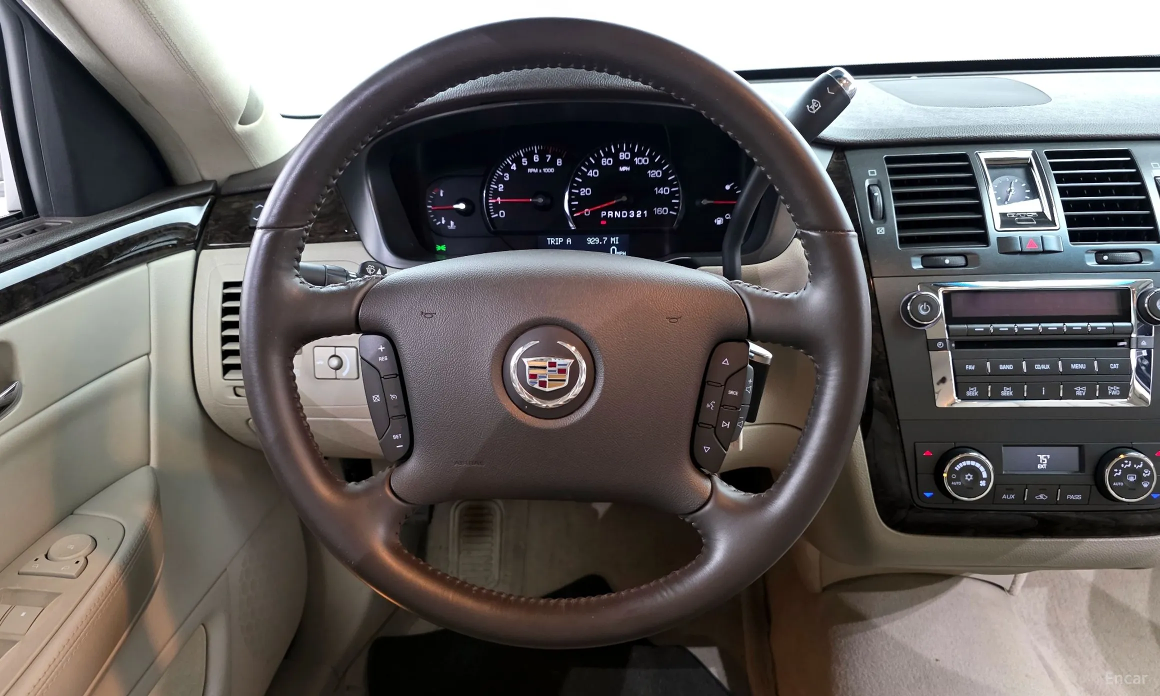 Cadillac DTS превью 14