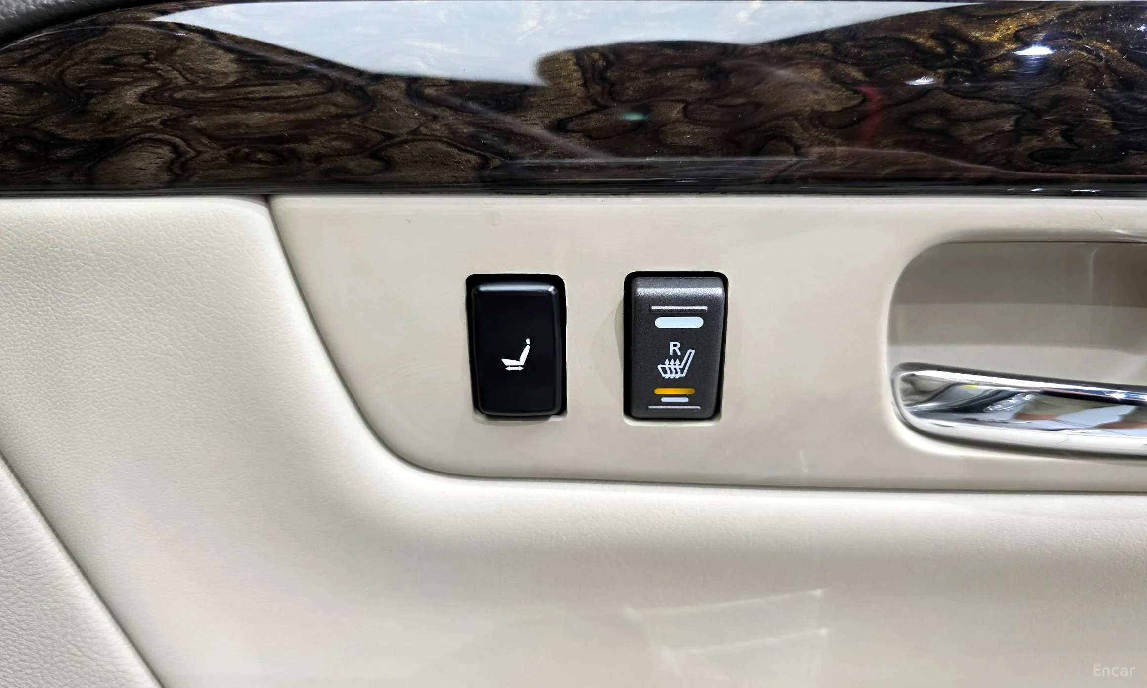 Cadillac DTS превью 20
