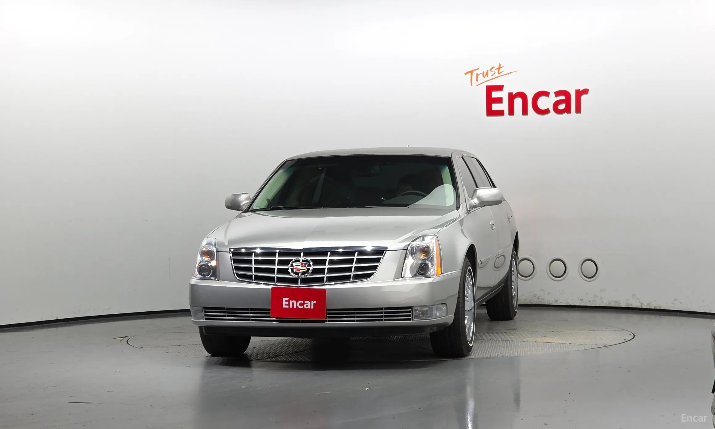 Cadillac DTS превью 3